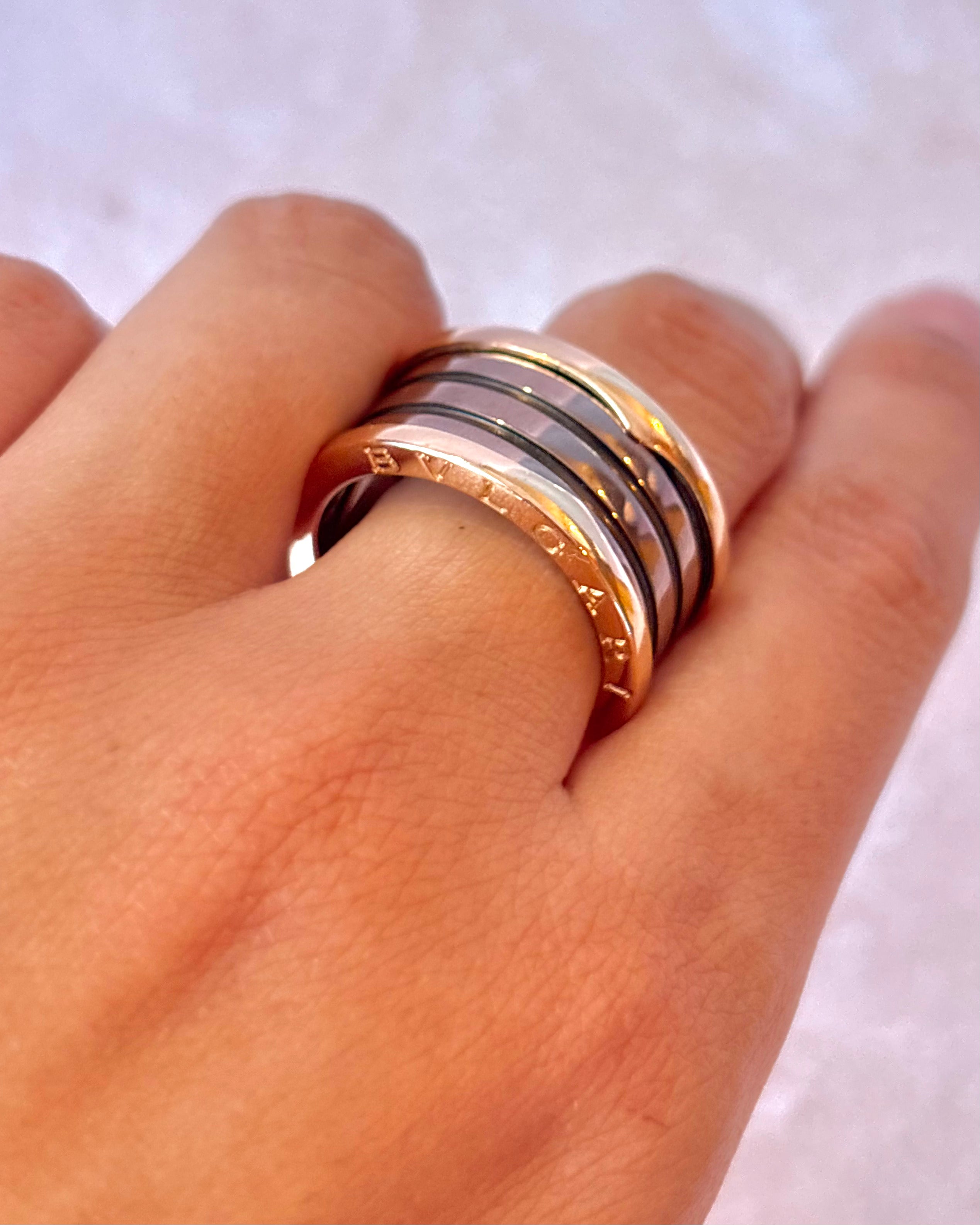 Anillo Jonc Bulgari Oro Rosa y Cerámica "B.zero1"