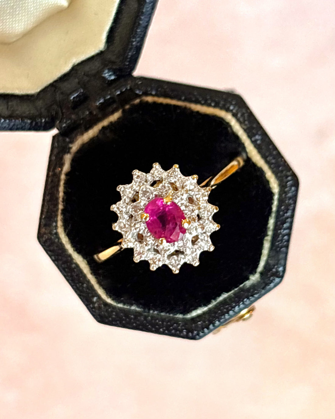 Bague Marguerite Rubis 0.60 carat &amp; Diamants 0.26 carat "Louise"