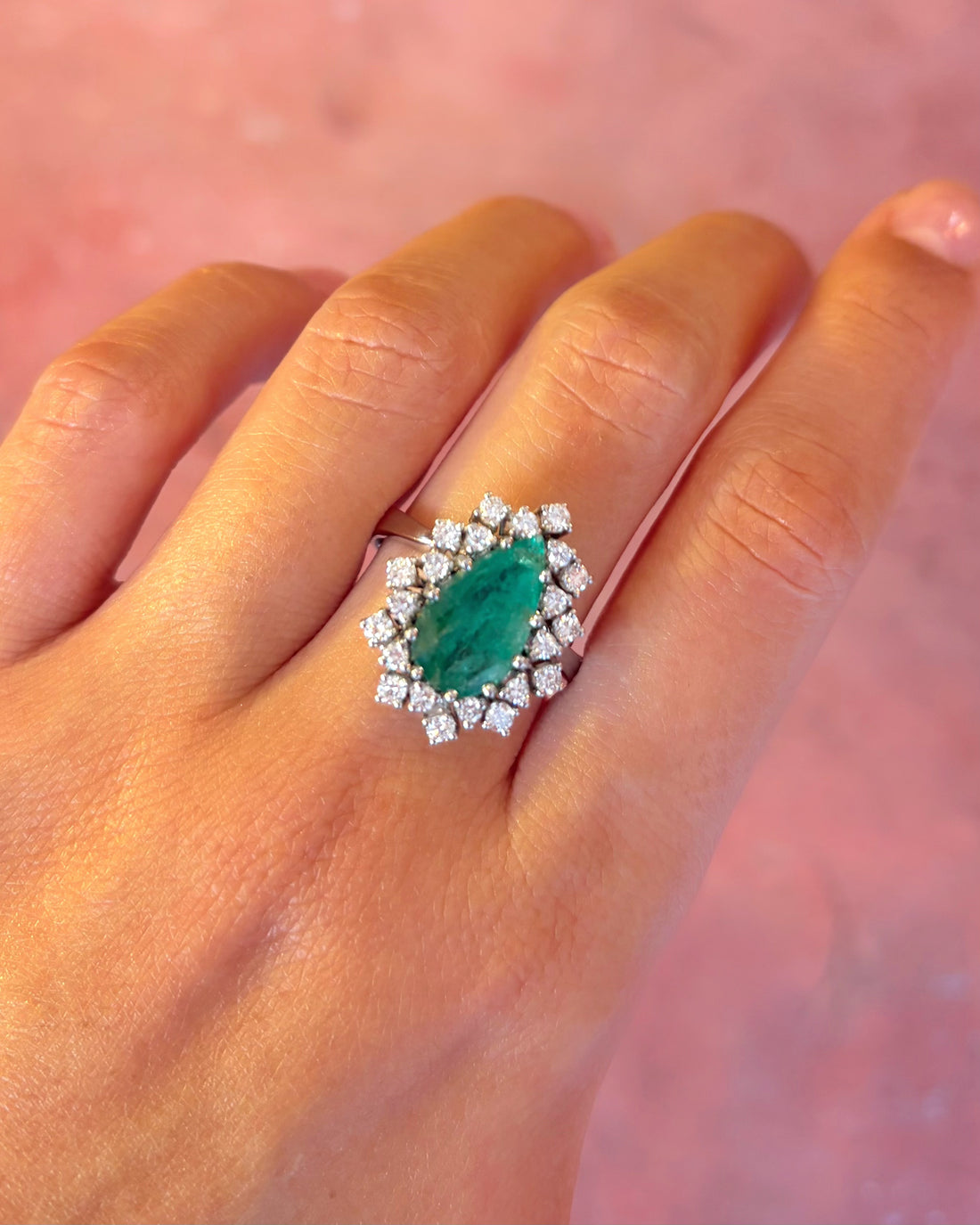 “Éloïse” Daisy Ring with a 2.10-carat Emerald and 0.77 Carat of Diamonds, 7.89 g
