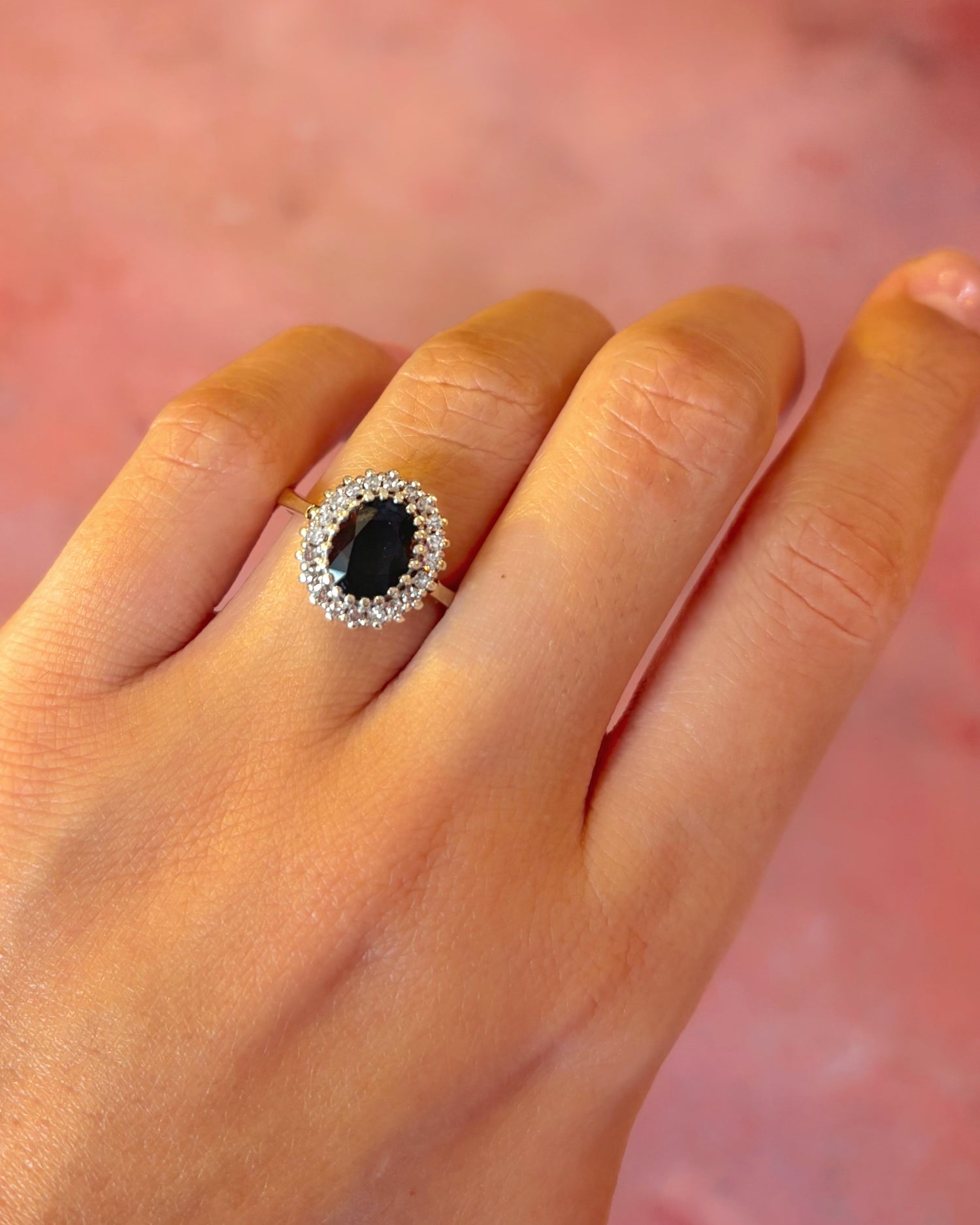 Anillo Marguerite de zafiro de 2.45 quilates y diamantes de 0.40 quilates «Johanna»