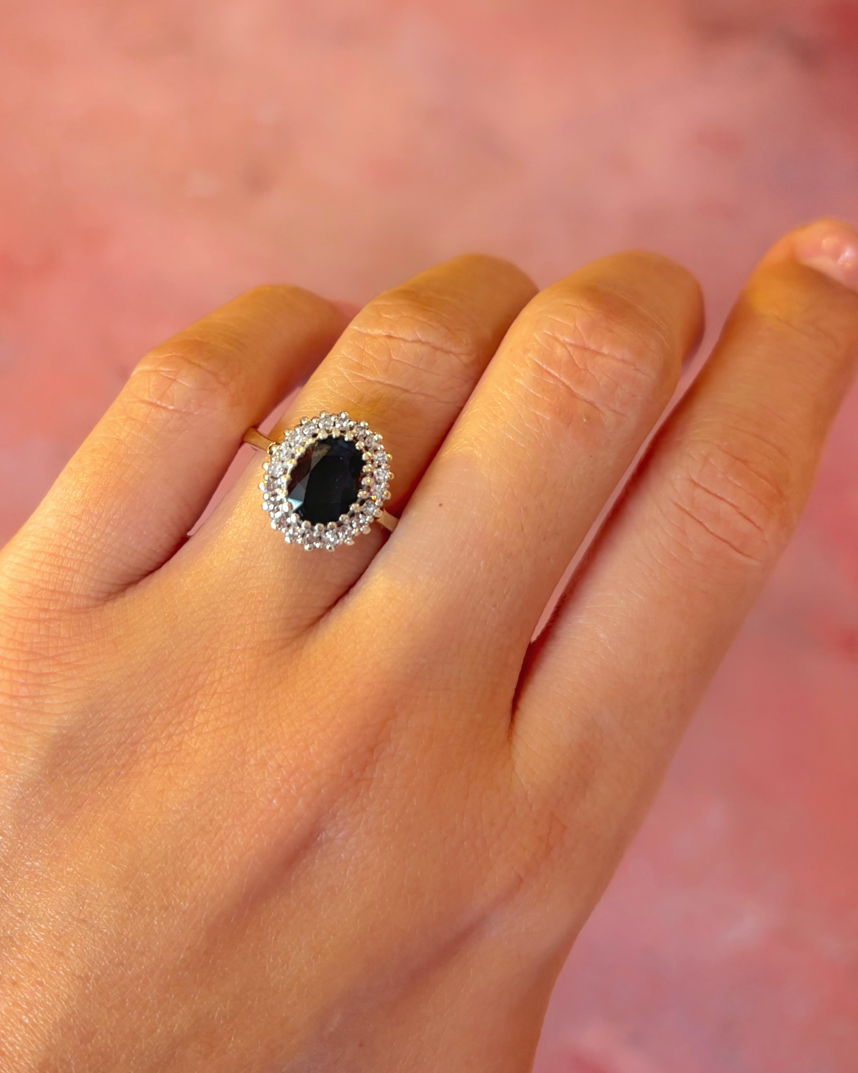 Anillo Marguerite de zafiro de 2.45 quilates y diamantes de 0.40 quilates «Johanna»