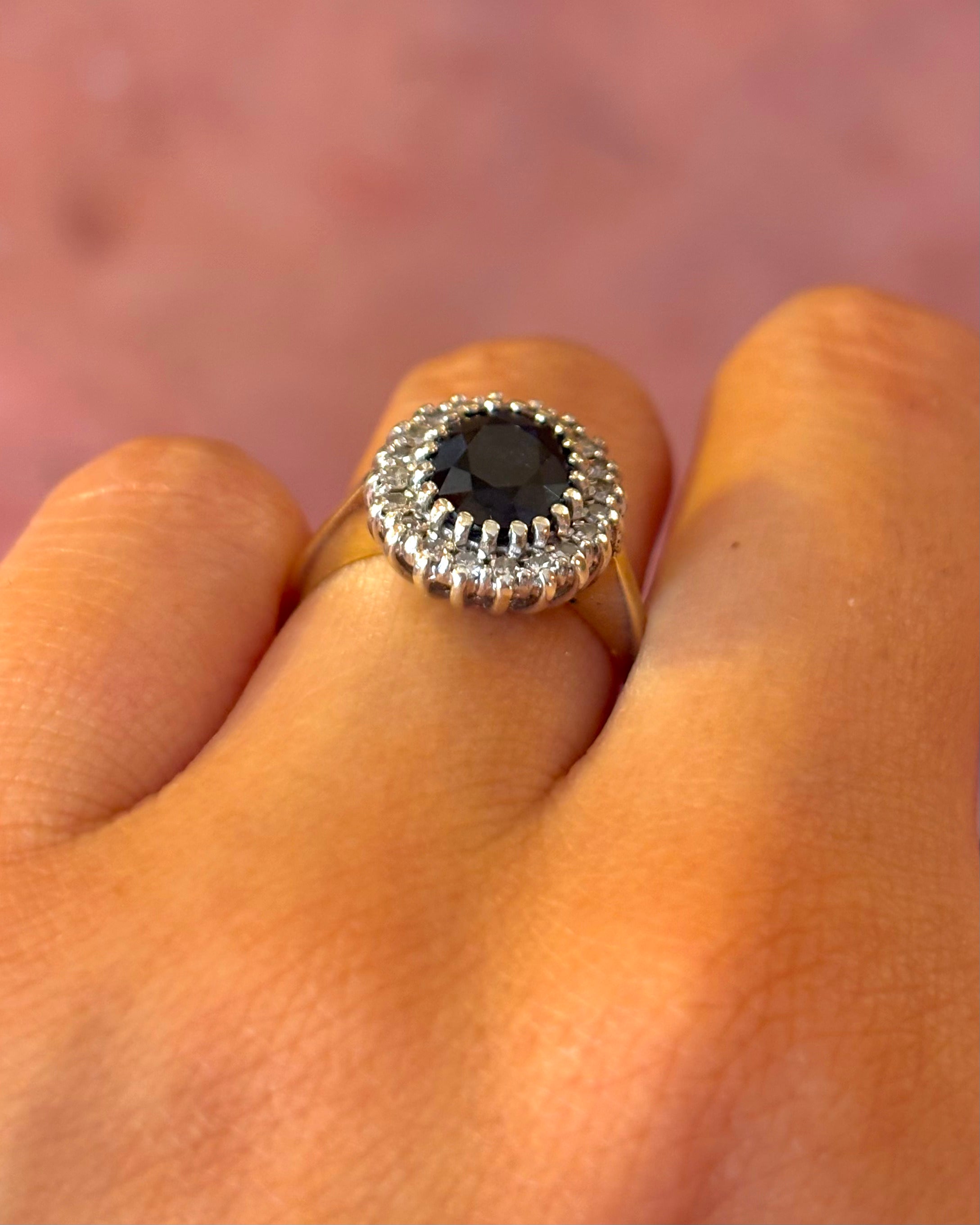 Anillo Marguerite de zafiro de 2.45 quilates y diamantes de 0.40 quilates «Johanna»