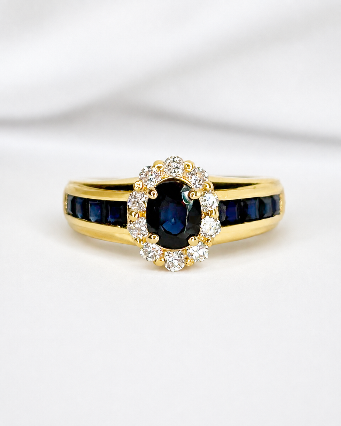 Anillo Marguerite de zafiros de 0.84 quilates y diamantes de 0.25 quilates «Valentine»