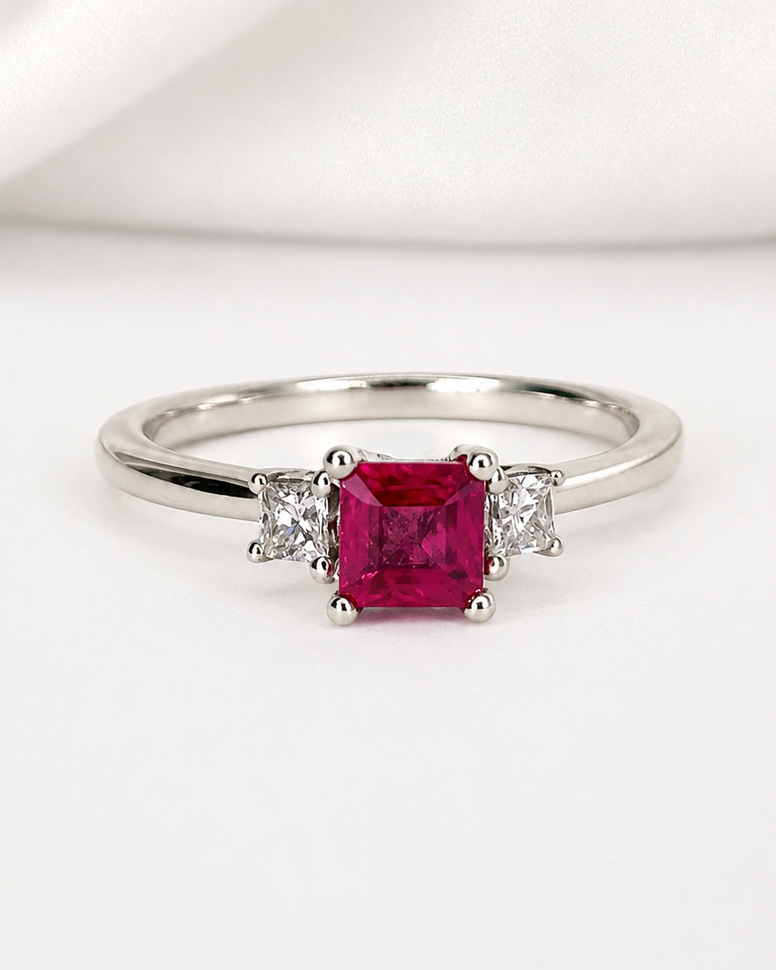 Bague Trilogie Rubis 0.50 carat &amp; Diamants 0.20 carat "Rozenn"