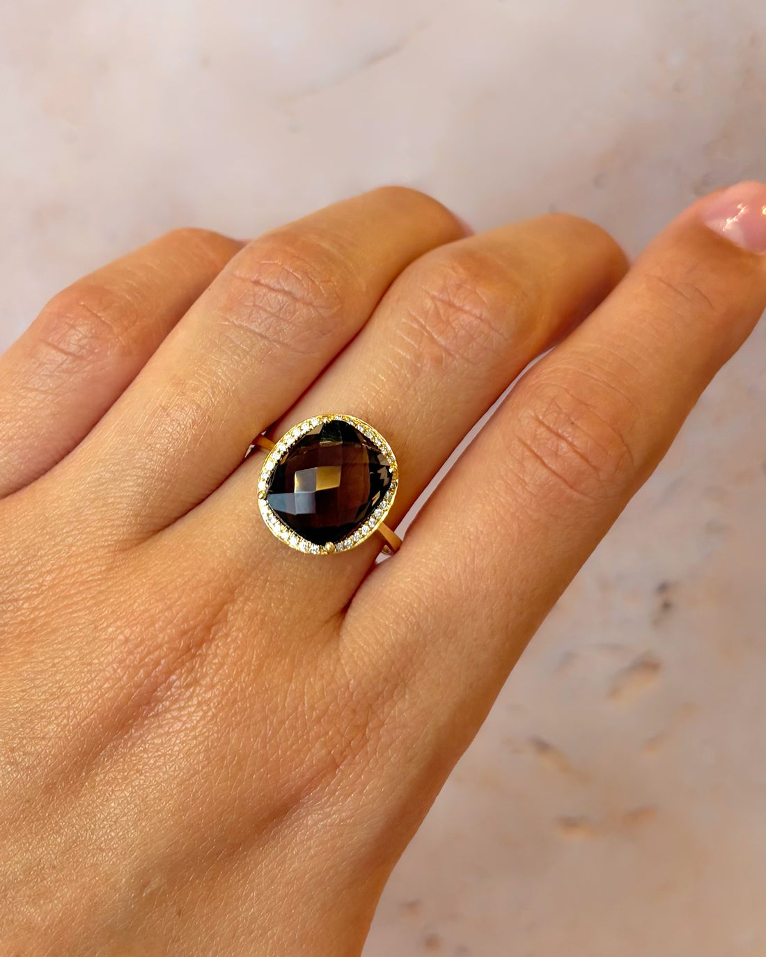 Anillo de cóctel con cuarzo ahumado de 5.17 quilates y diamantes de 0.32 quilates «Barbara»