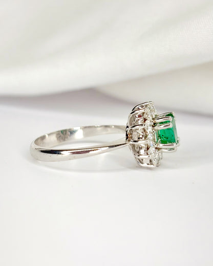 Bague Marguerite Émeraude 0.50 carat &amp; Diamants 0.30 carat "Clarisse"