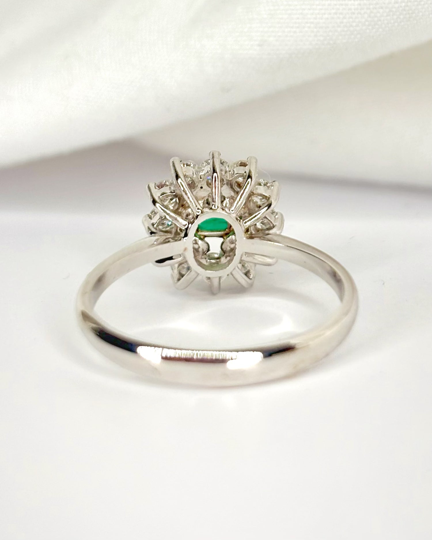 Bague Marguerite Émeraude 0.50 carat &amp; Diamants 0.30 carat "Clarisse"