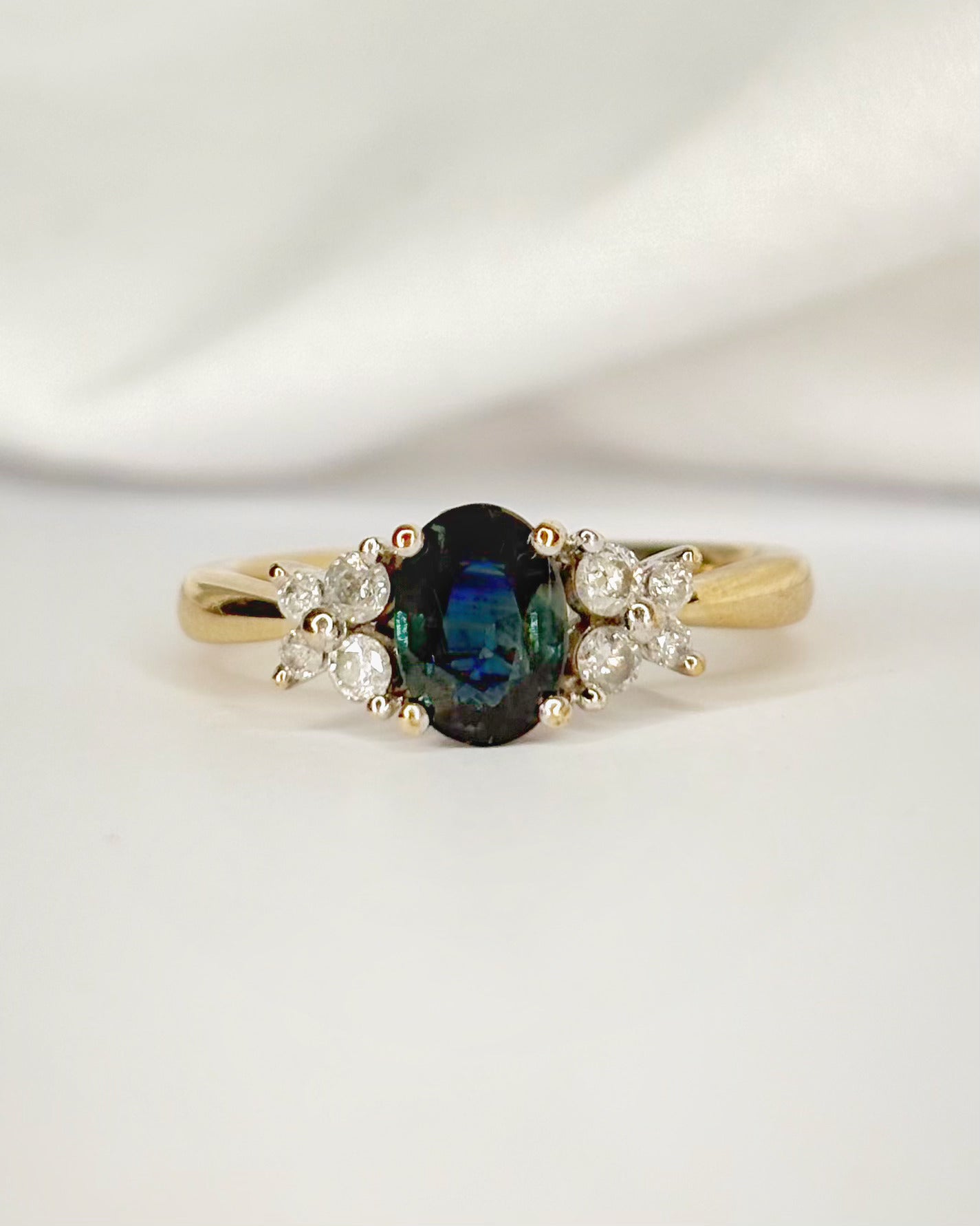 Bague Trilogie Saphir 0.85 carat &amp; Diamants "Rania"