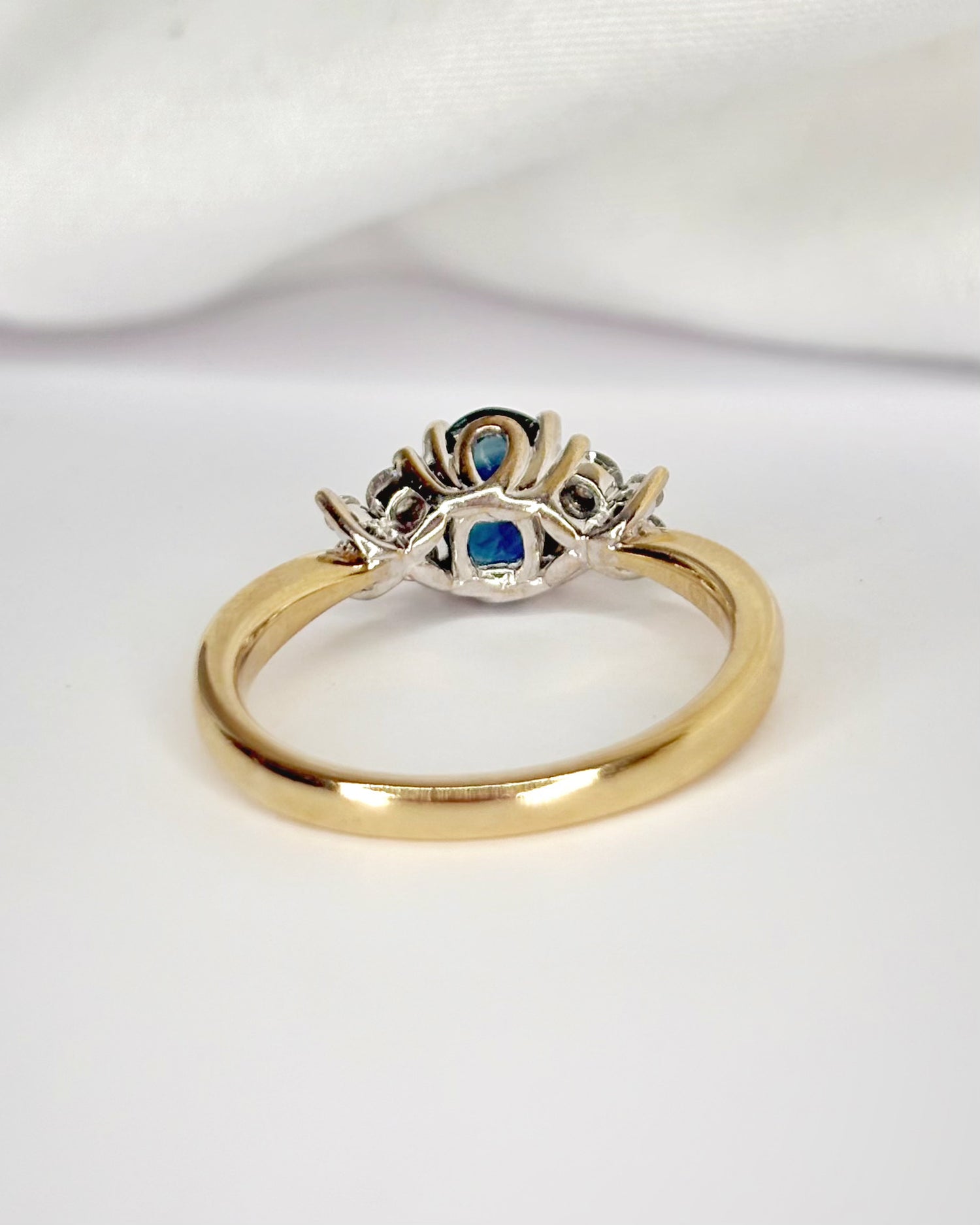 Bague Trilogie Saphir 0.85 carat &amp; Diamants "Rania"