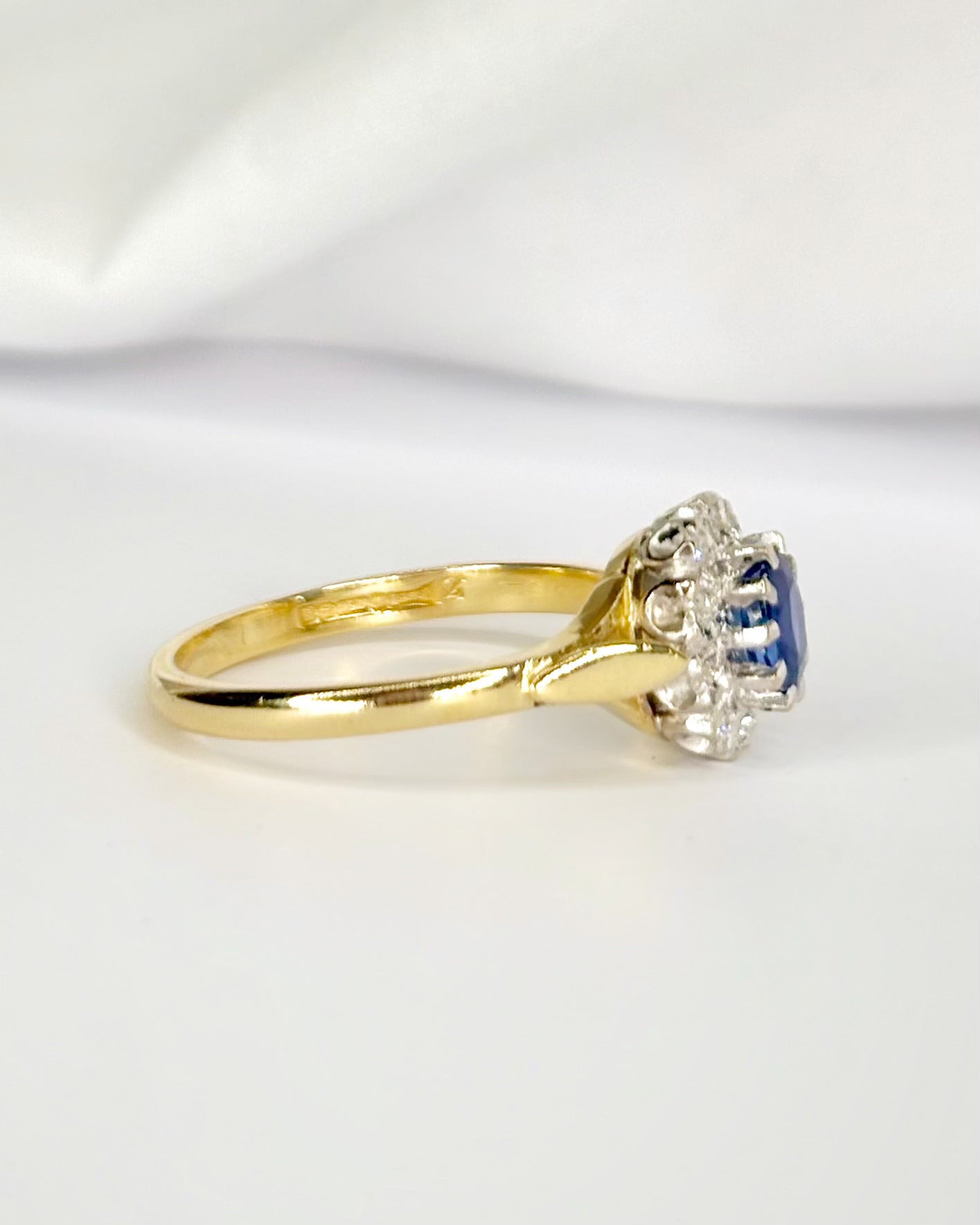 Anillo Margarita de zafiro de 0,50 quilates y diamantes «Valentine»