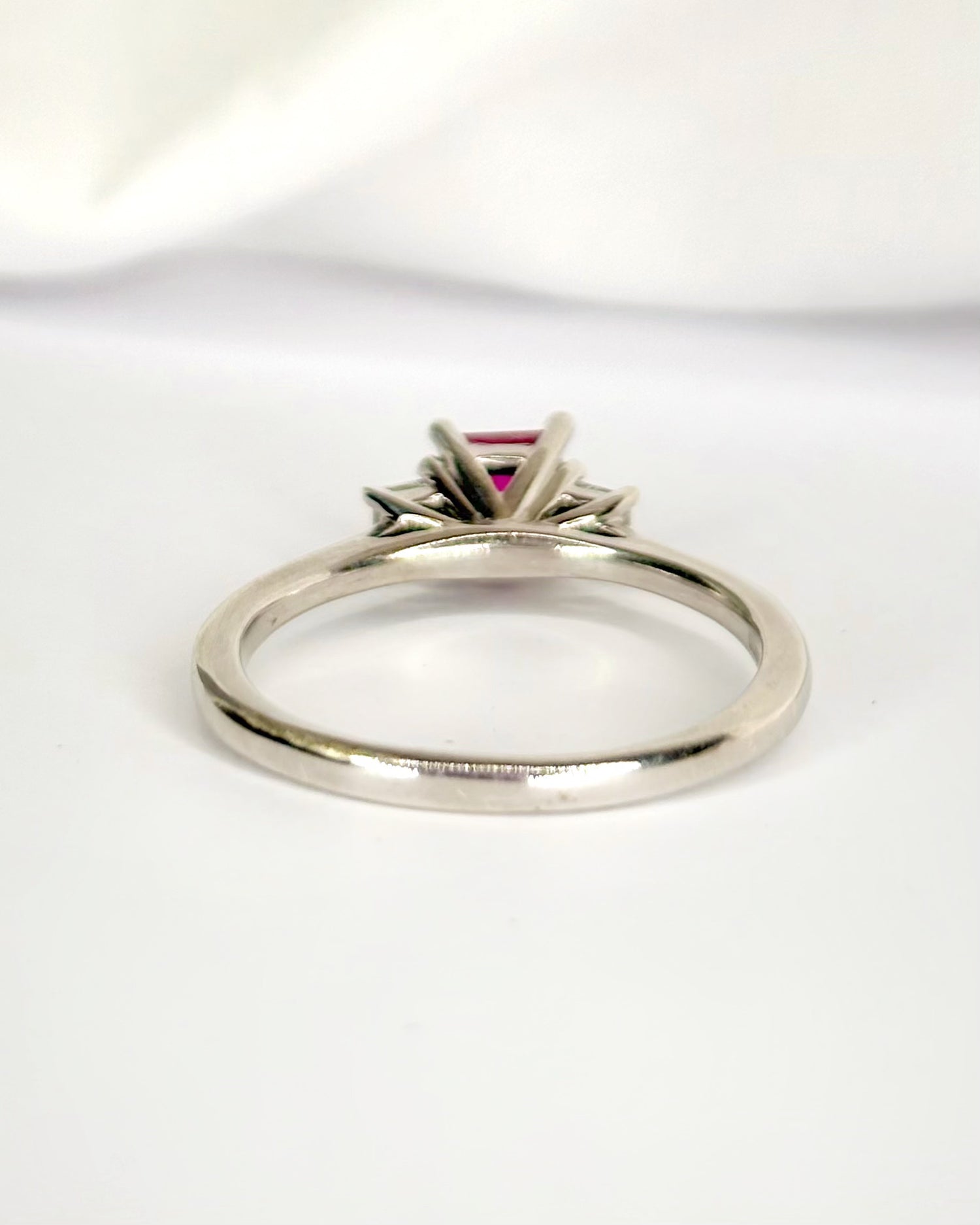 Bague Trilogie Rubis 0.50 carat &amp; Diamants 0.20 carat "Rozenn"