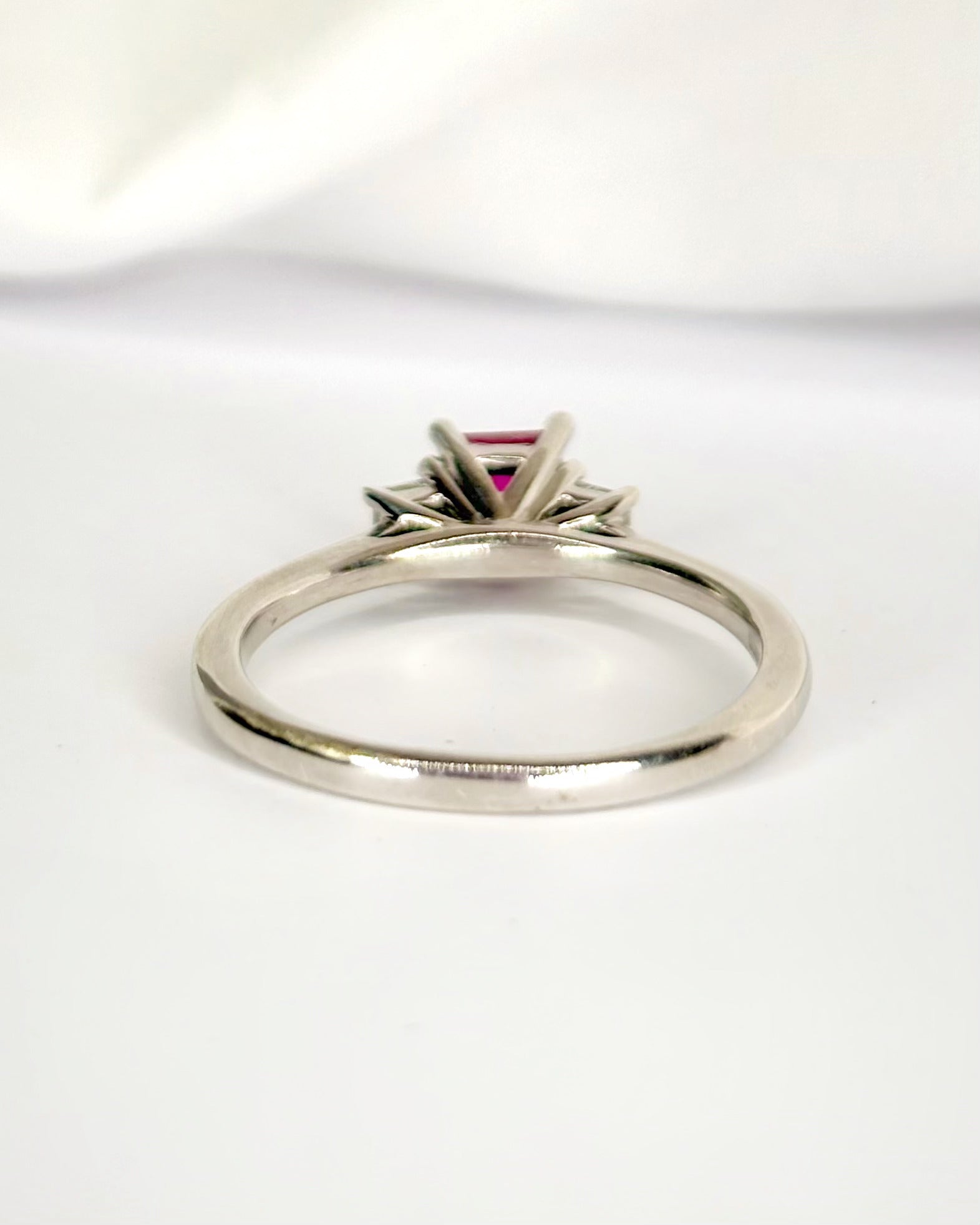 Bague Trilogie Rubis 0.50 carat &amp; Diamants 0.20 carat "Rozenn"