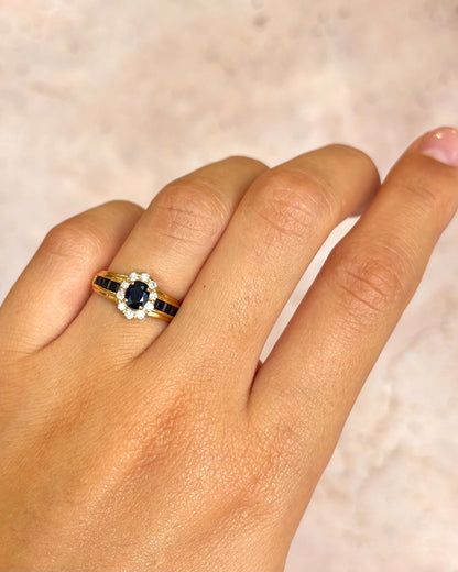 Anillo Marguerite de zafiros de 0.84 quilates y diamantes de 0.25 quilates «Valentine»