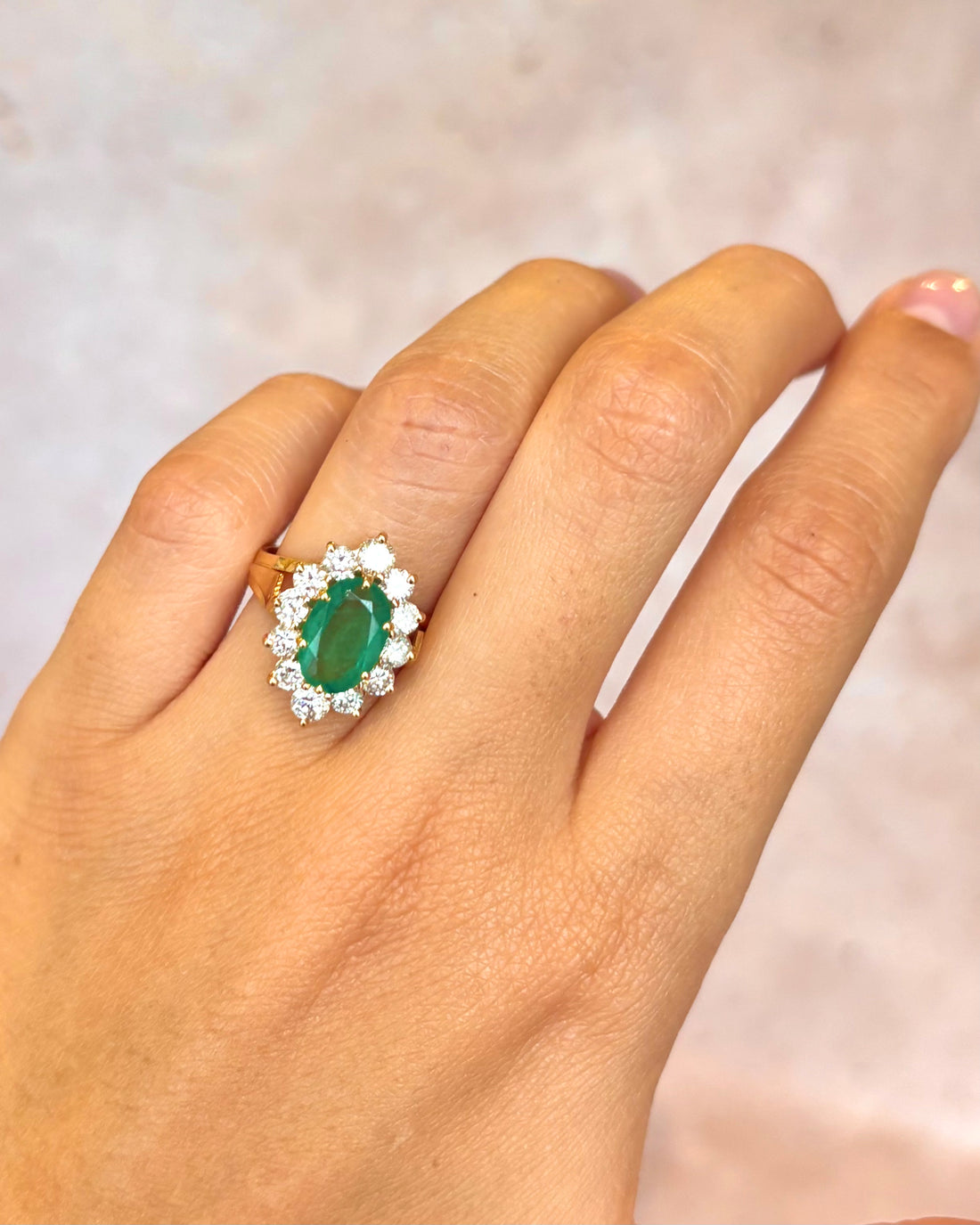 Bague Marguerite Émeraude 1.50 carat &amp; Diamants 0.90 carat "Minerve" - Elliade Paris