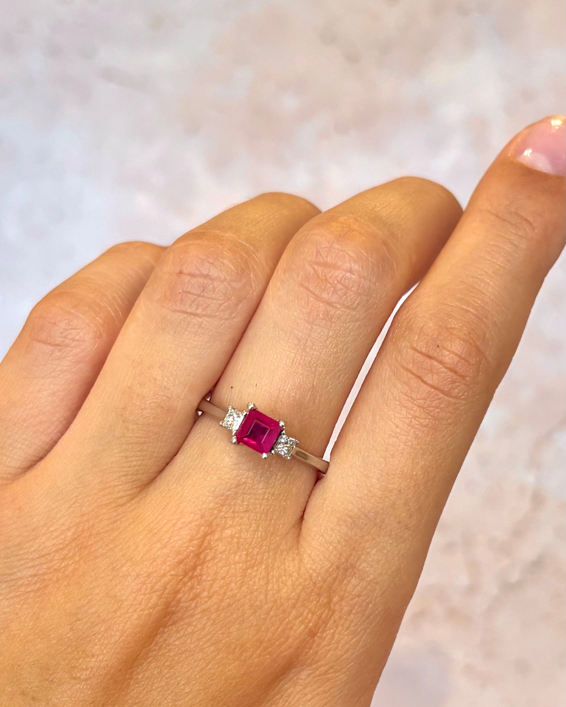 Bague Trilogie Rubis 0.50 carat &amp; Diamants 0.20 carat "Rozenn"