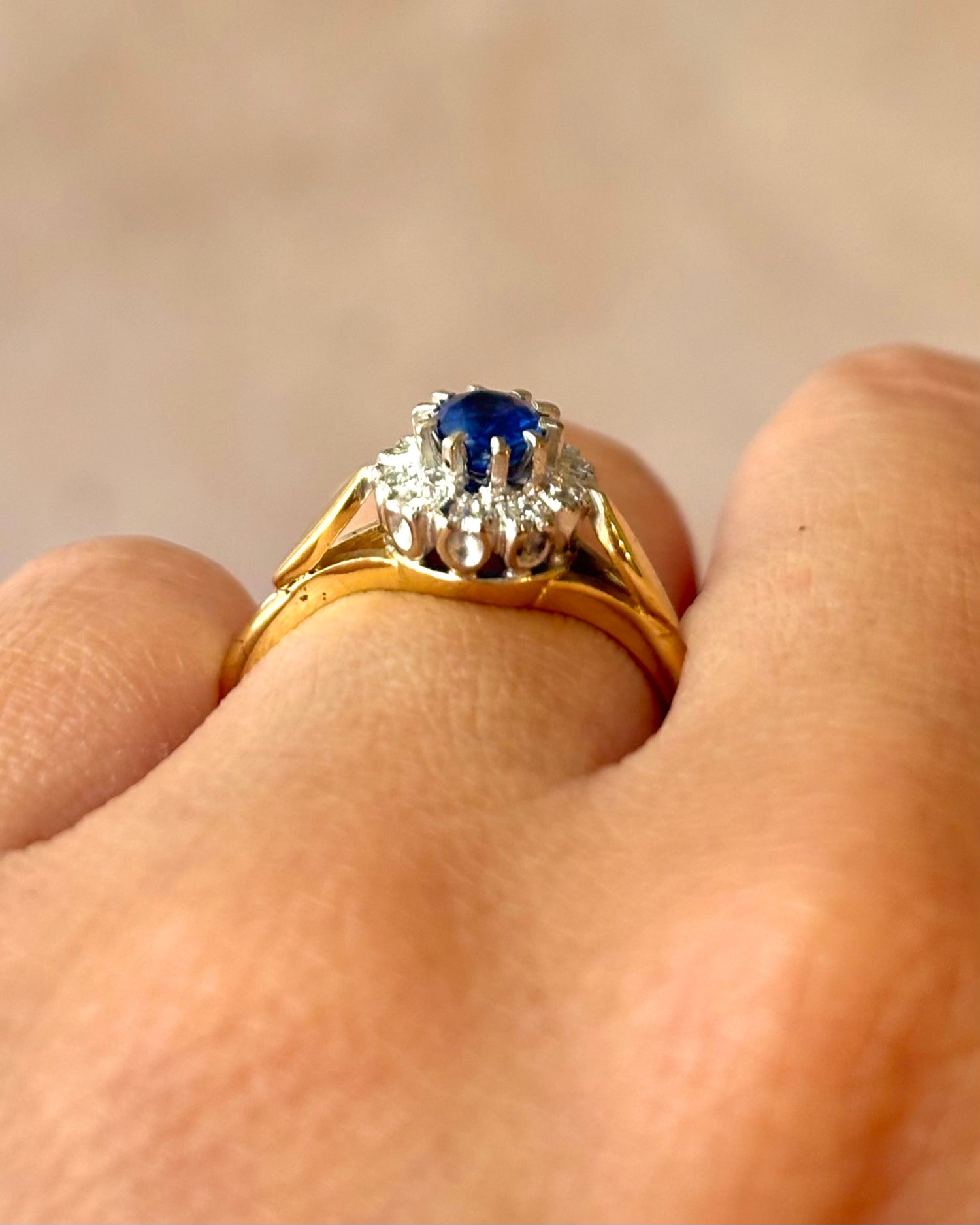Anillo Margarita de zafiro de 0,50 quilates y diamantes «Valentine»