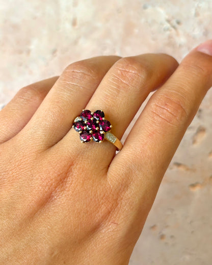 Bague Marguerite Grenats 1.90 carat &amp; Diamants "Adélie"
