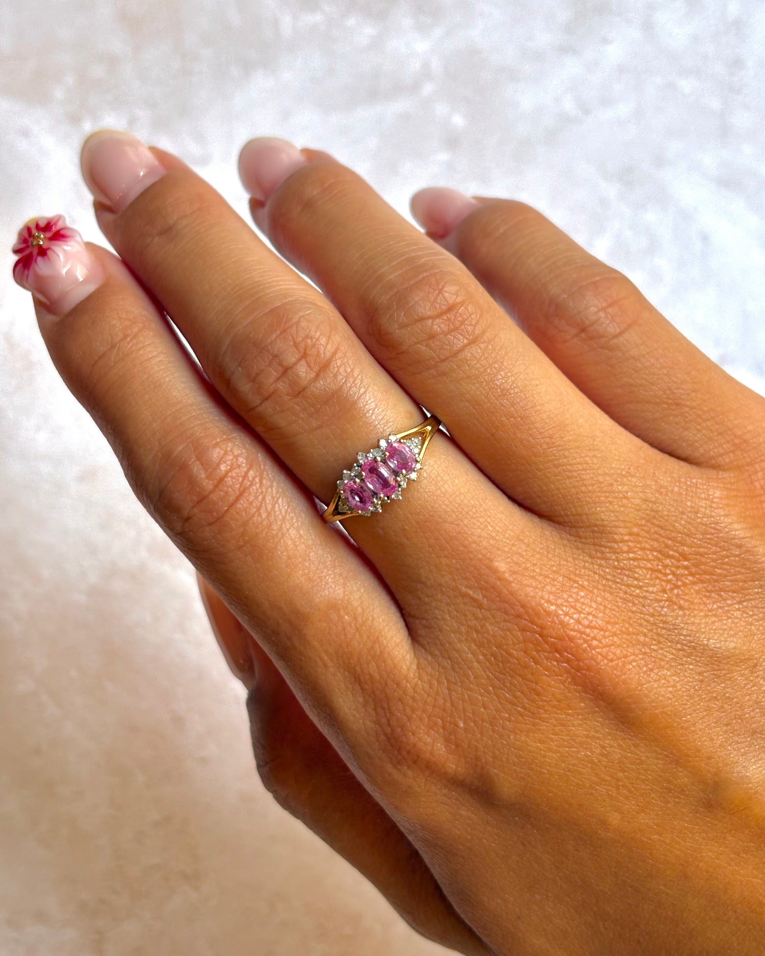 Bague Trilogie Saphirs Roses 0.74 carat &amp; Diamants "Meryl"