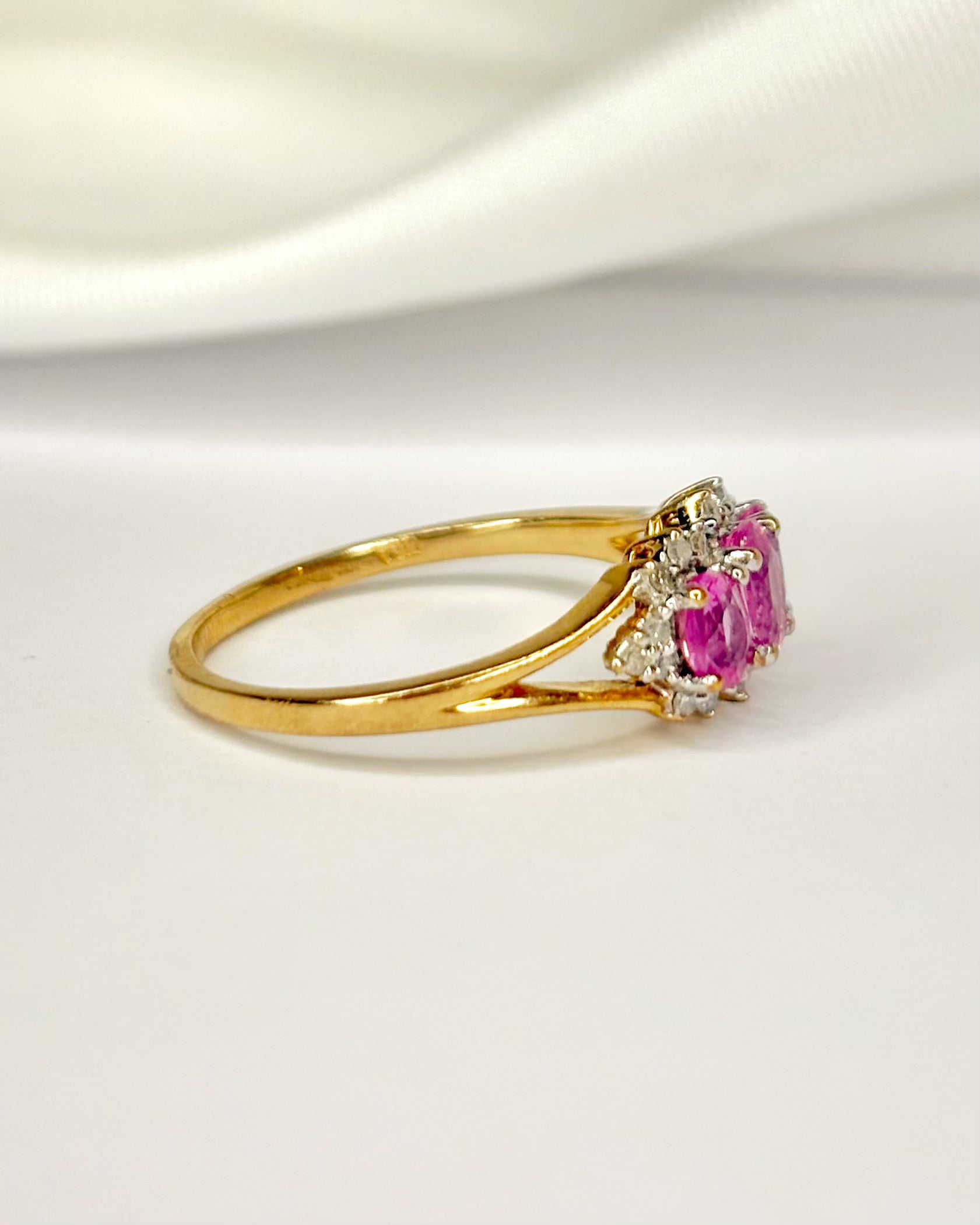 Bague Trilogie Saphirs Roses 0.74 carat &amp; Diamants "Meryl"