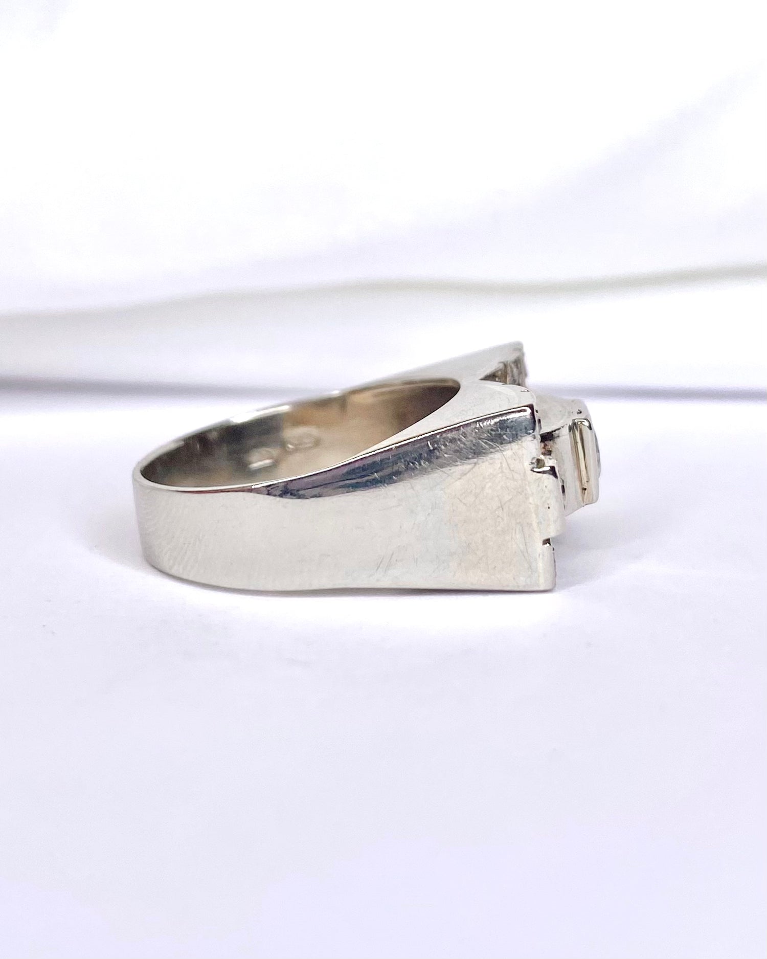 Bague Tank Diamants 0.48 carat &amp; Or 6g "Loeva" - Elliade Paris