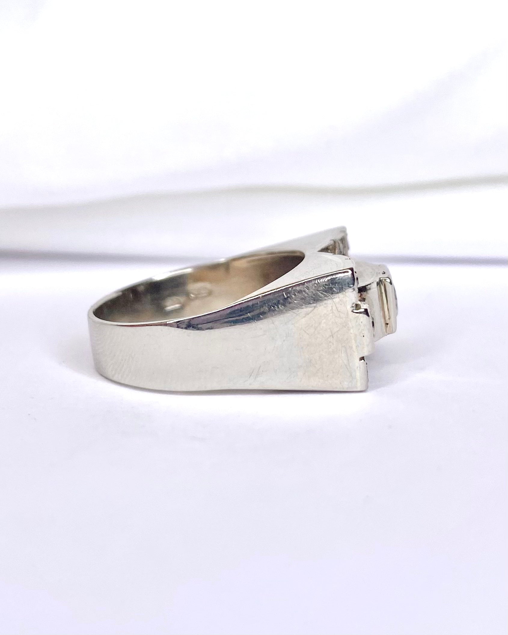 Bague Tank Diamants 0.48 carat &amp; Or 6g "Loeva" - Elliade Paris