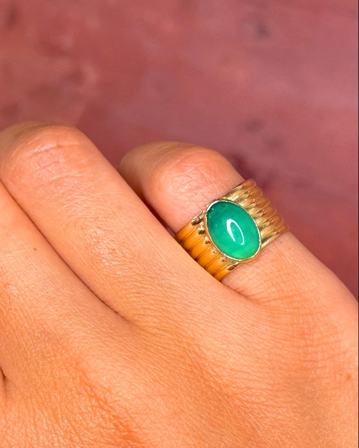0.80-carat Chalcedony Band Ring "Taliana"