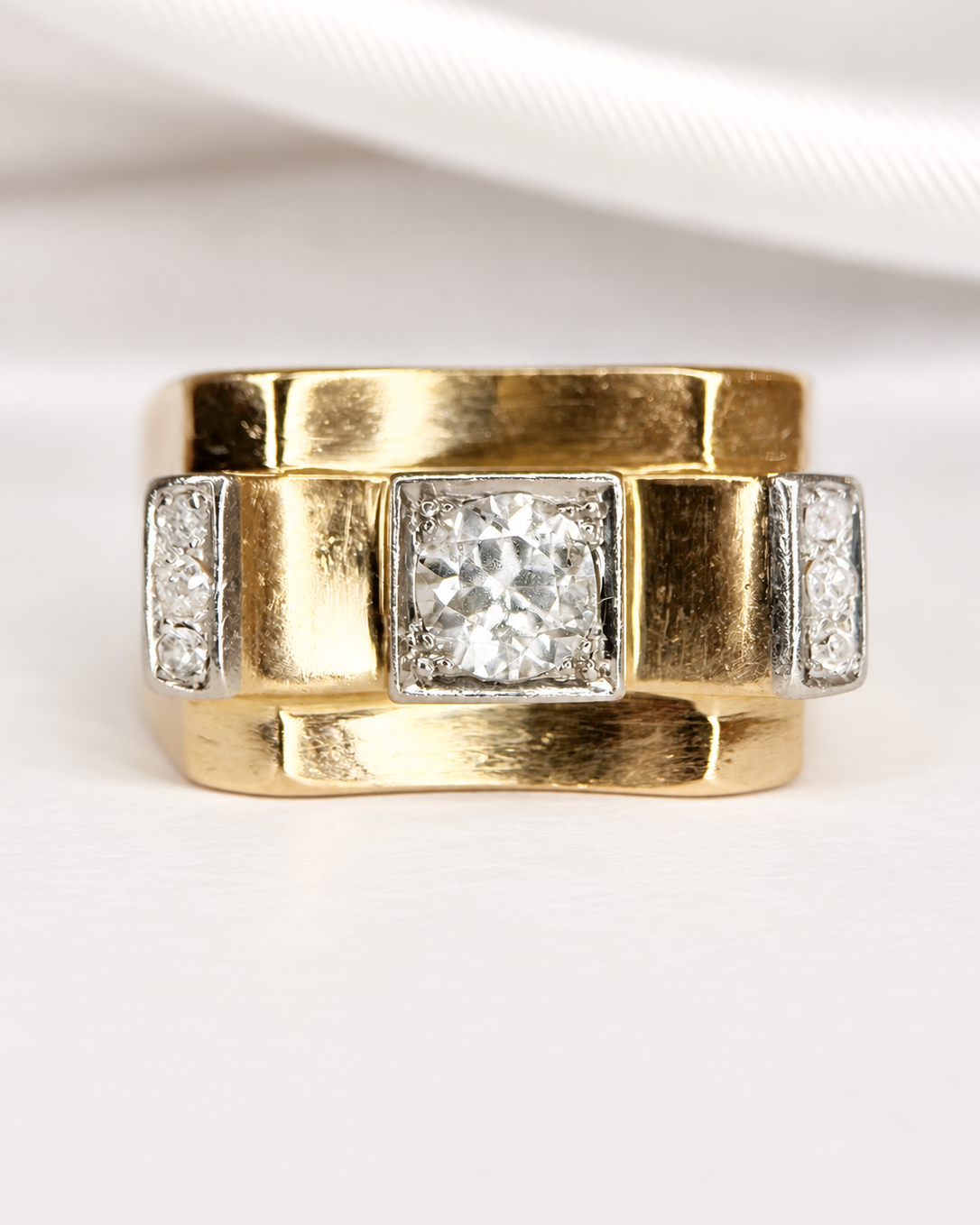 Tank Ring with 0.33-carat Diamonds &amp; 18-karat Gold 6.36g "Lola"