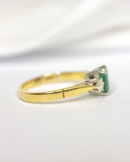 1.04-carat Emerald &amp; 0.20-carat Diamond Trilogy Ring "Léa"