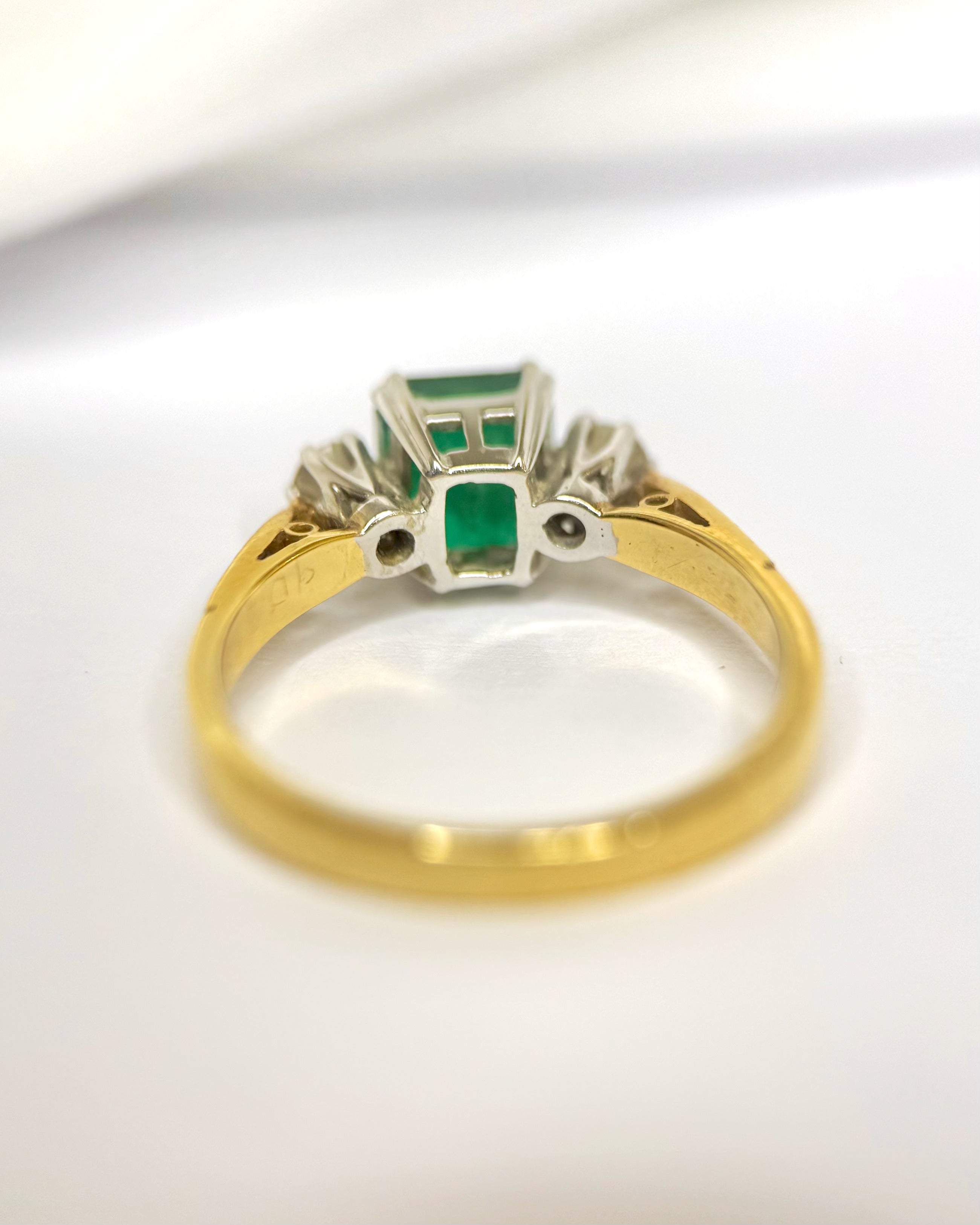 1.04-carat Emerald &amp; 0.20-carat Diamond Trilogy Ring "Léa"