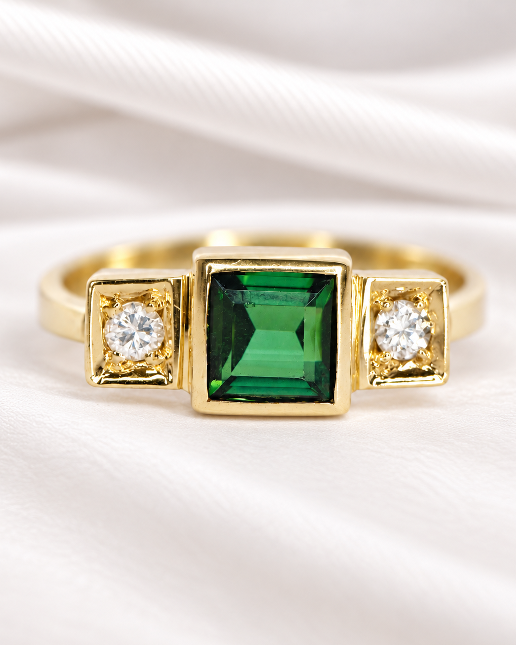 Anillo trilogía de turmalina de 0.80 quilates y diamantes "Philipine"