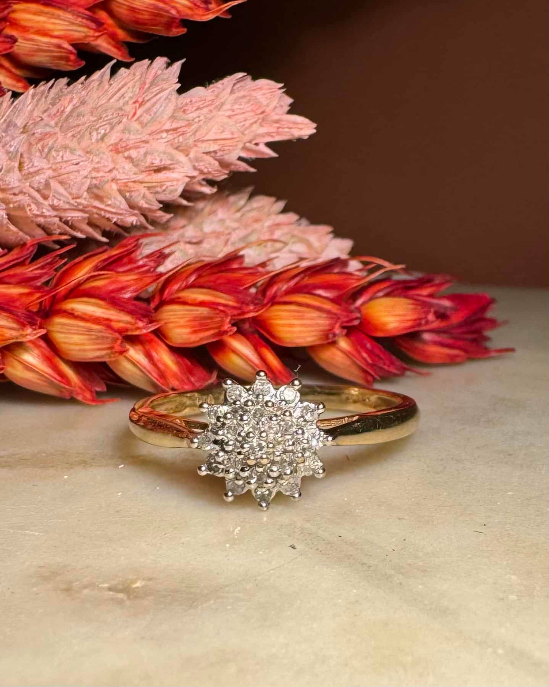Anillo &quot;Louella&quot; con 19 diamantes y margaritas