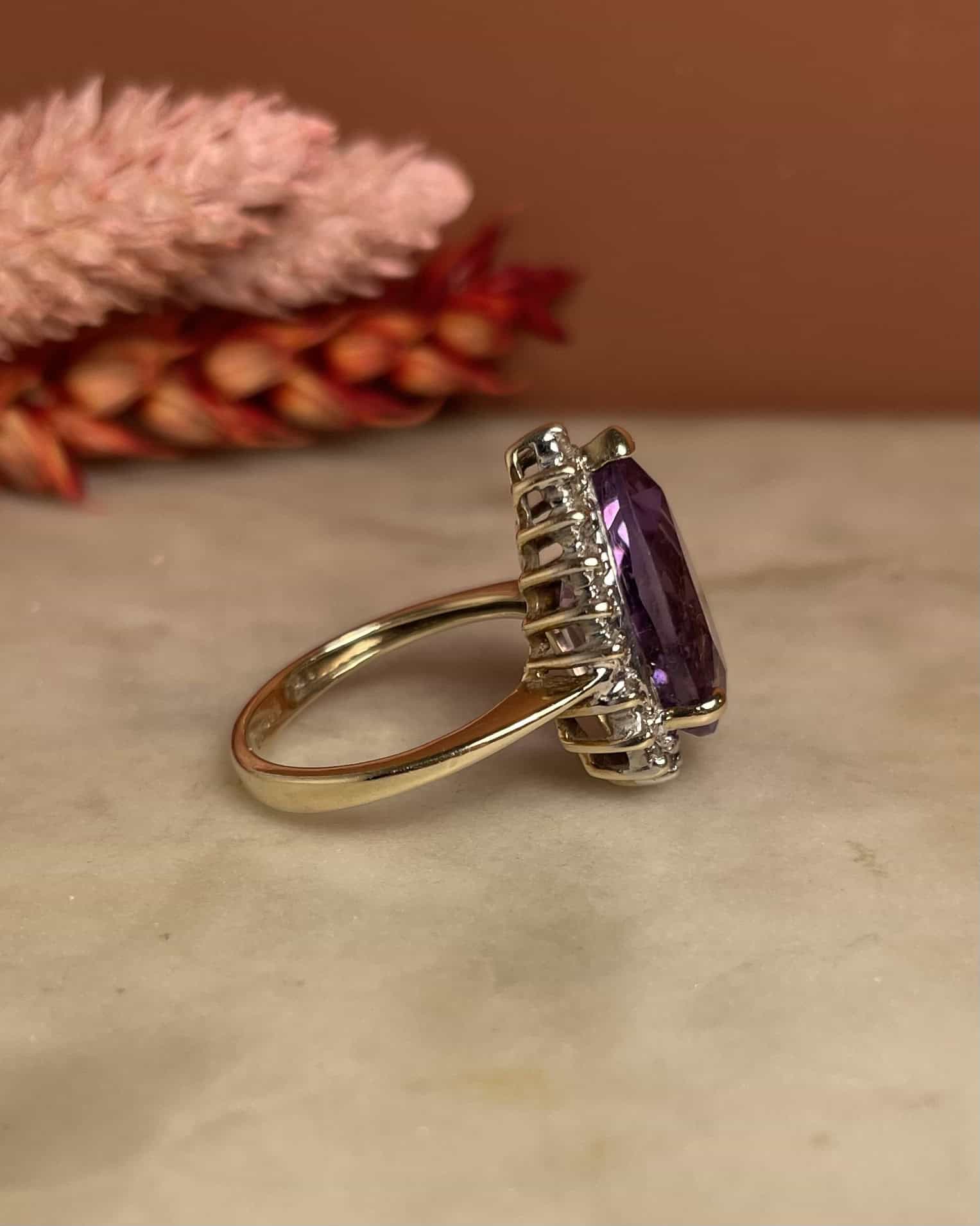 Anillo de margaritas con amatista y diamantes color marfil de 4,50 quilates 