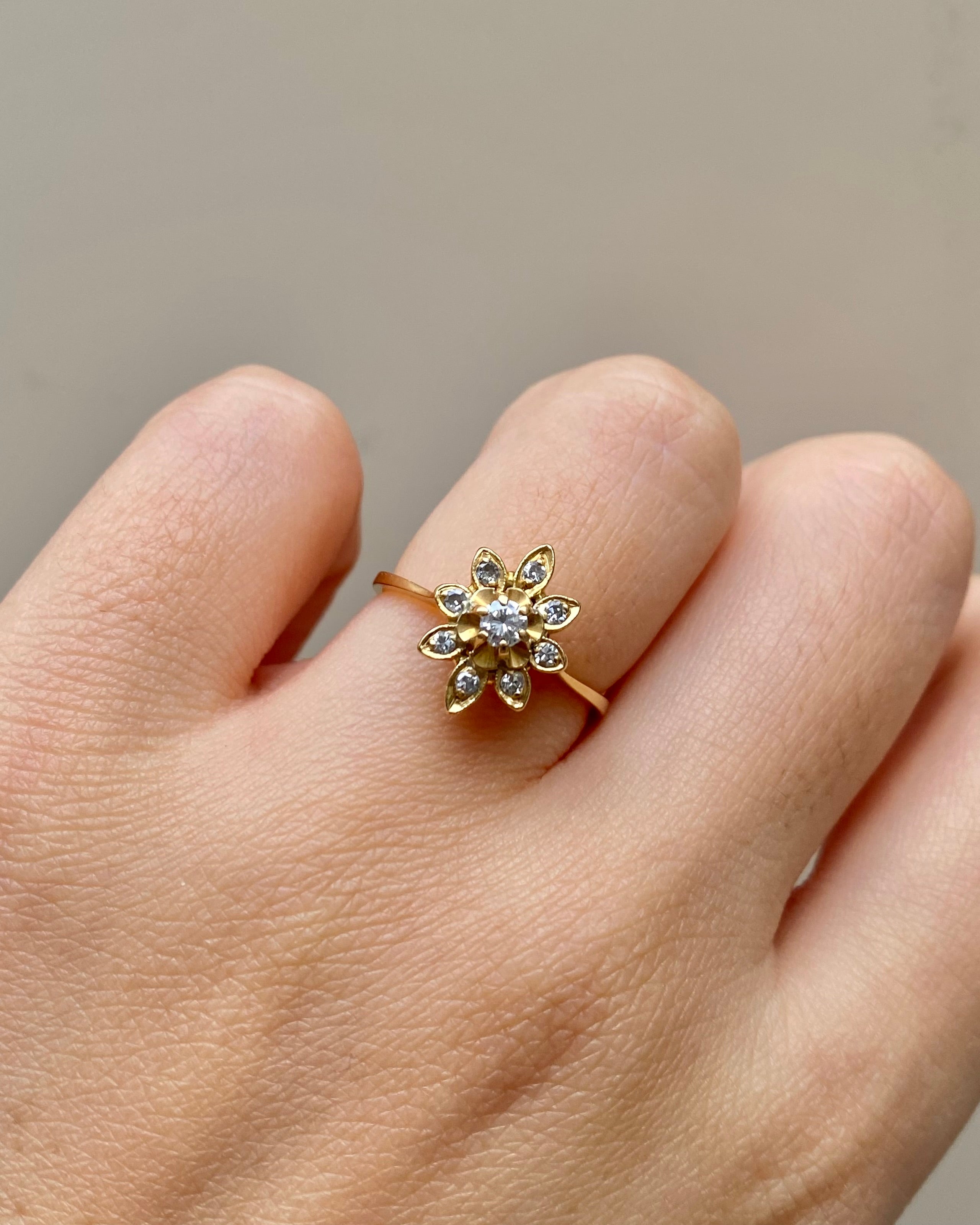 Bague Marguerite 9 Diamants &quot;Ness&quot;