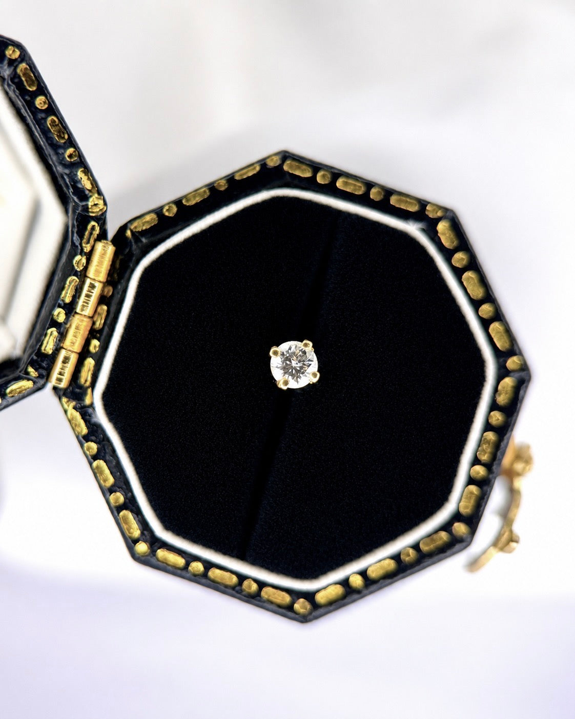 Diamond Single-Ear Stud "Colette"