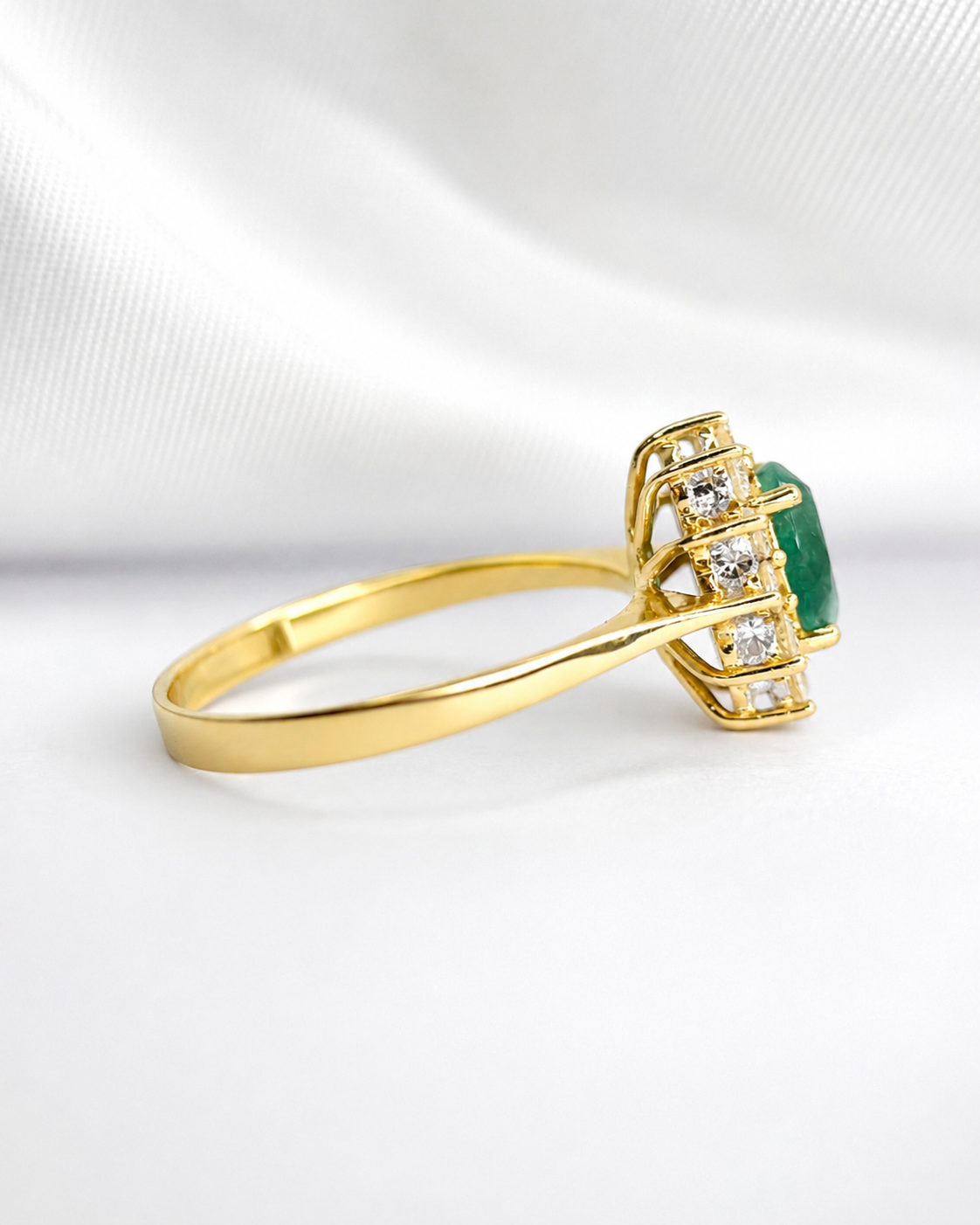 “Oriana” Daisy Ring, 1.20-carat Emerald &amp; 0.60-carat Diamonds, 4.34 g
