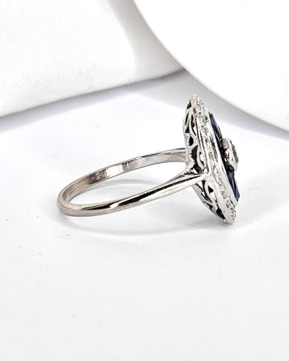 Bague Art-Déco Saphir 0.80 carat &amp; Diamants 0.27 carat "Clarance"