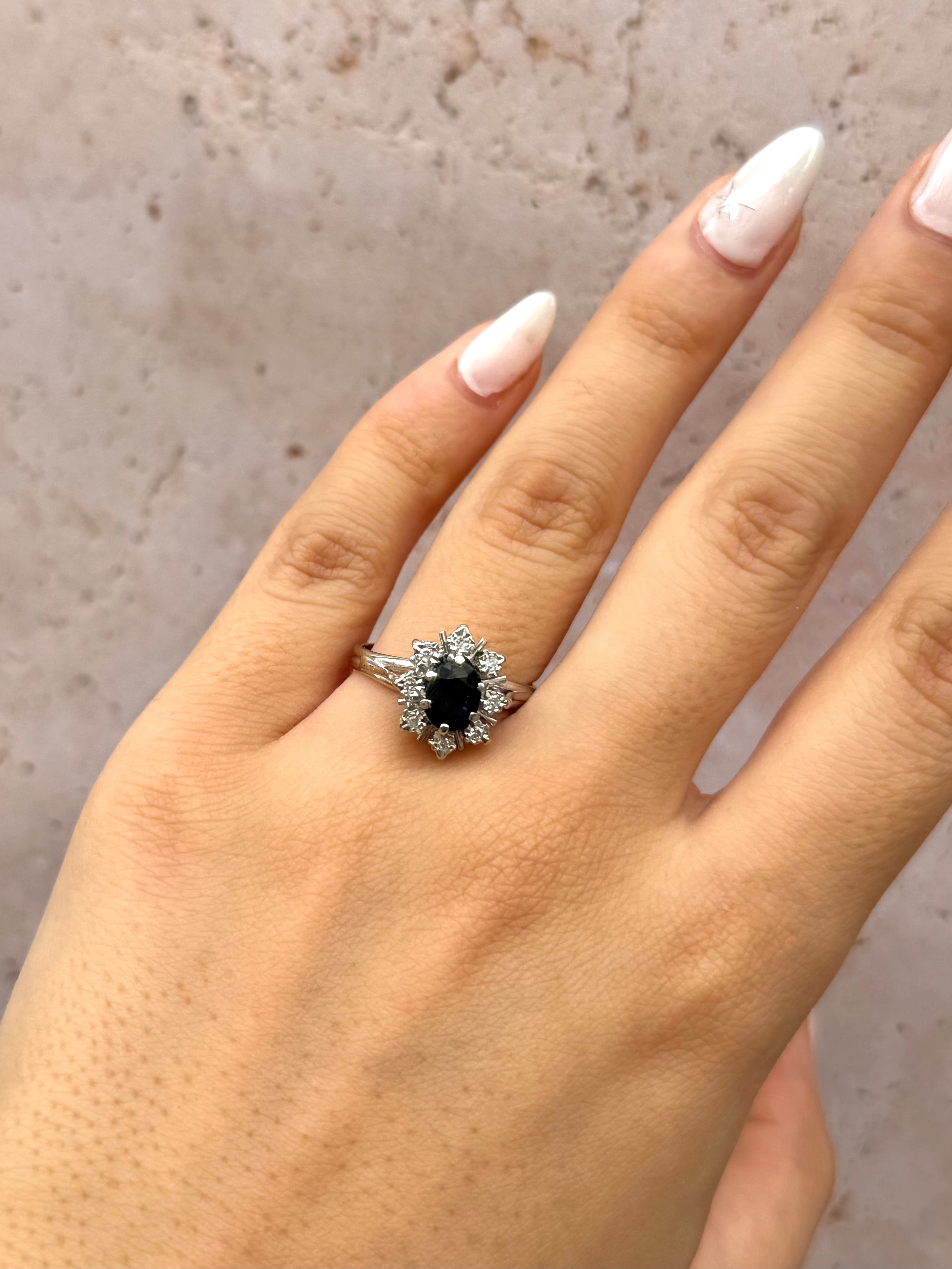 Anillo Marguerite Zafiro 0,80 quilates y diamantes “Belvira”
