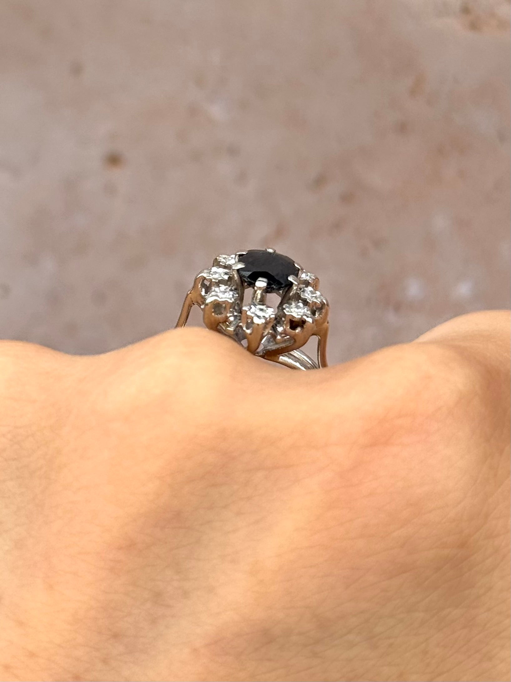 Anillo Marguerite Zafiro 0,80 quilates y diamantes “Belvira”
