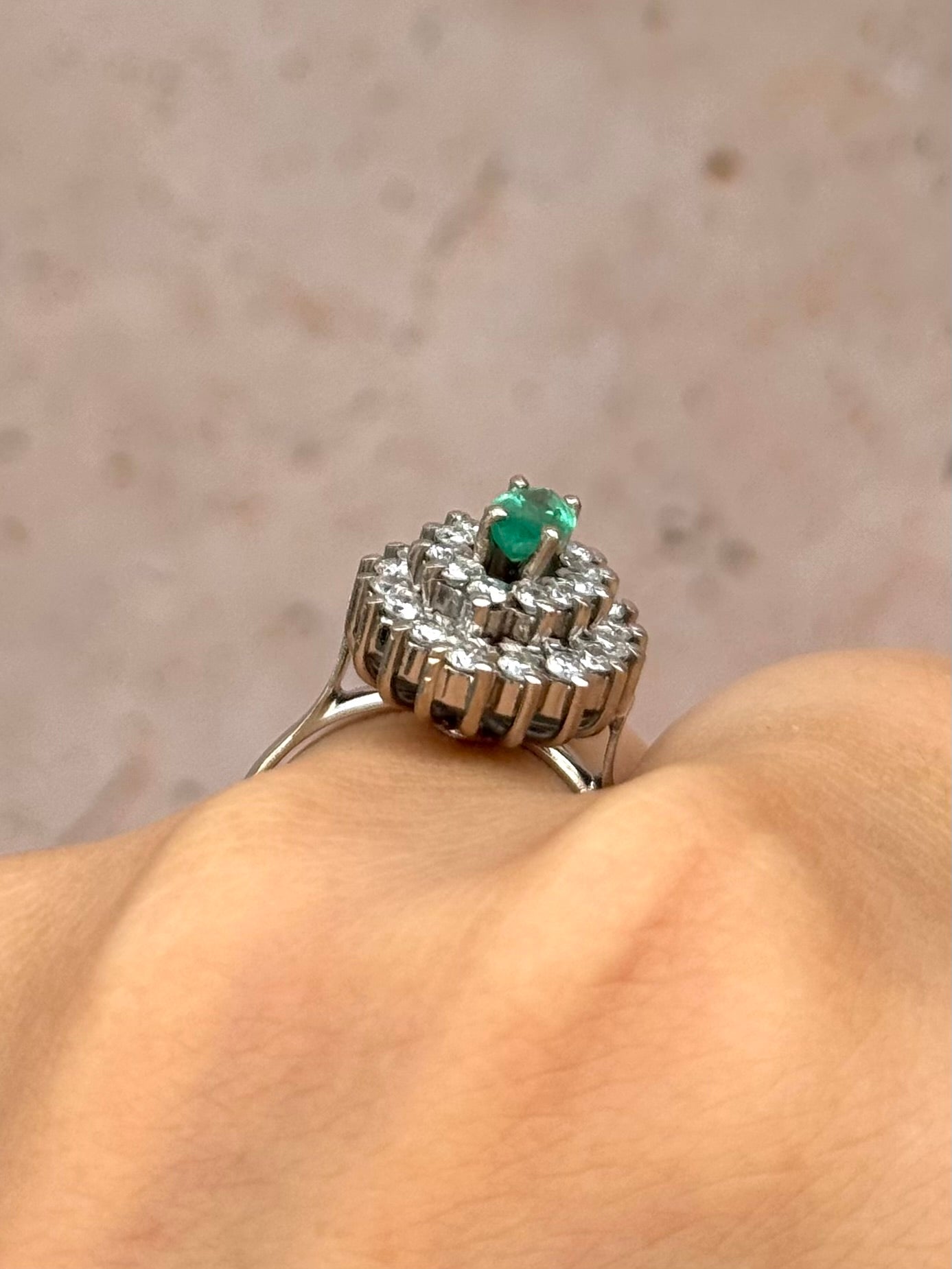 Bague Marguerite Émeraude 0.35 carat &amp; Diamants 0.72 carat "Laurie"