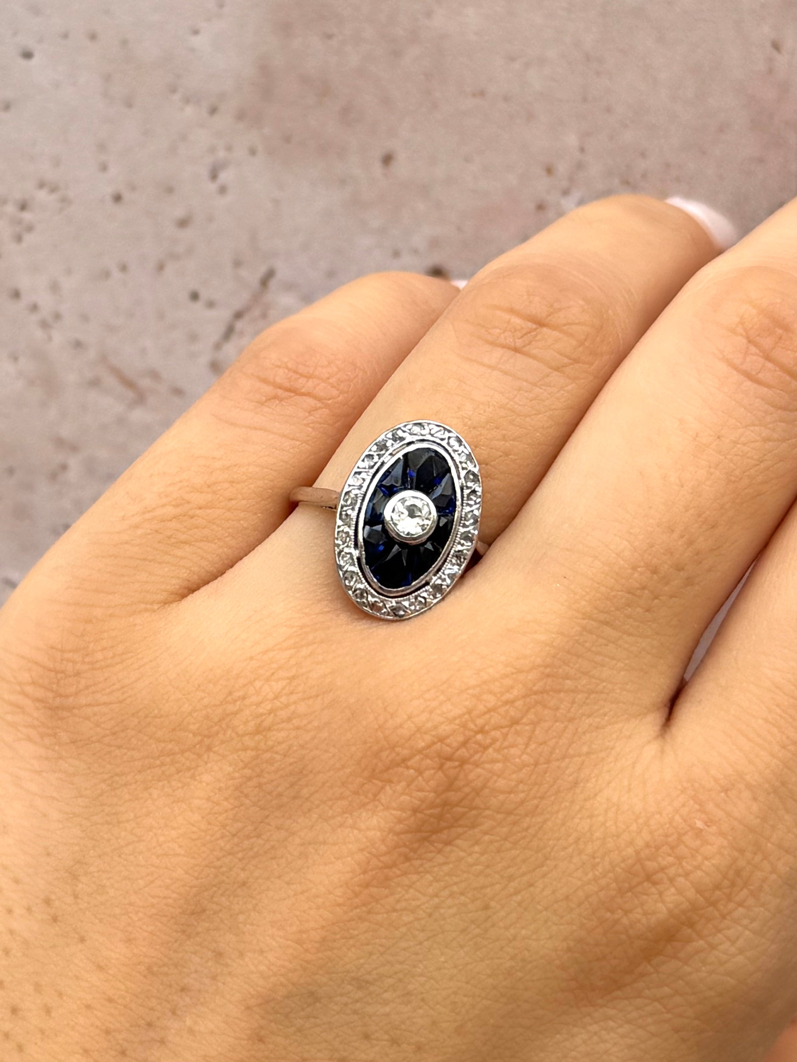 Bague Art-Déco Saphir 0.80 carat &amp; Diamants 0.27 carat "Clarance"