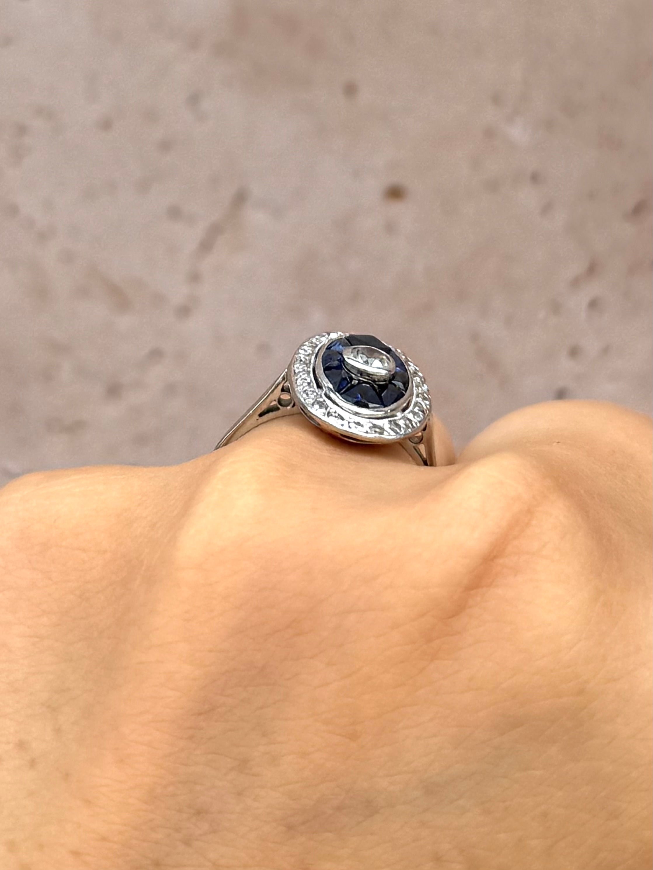 Bague Art-Déco Saphir 0.80 carat &amp; Diamants 0.27 carat "Clarance"