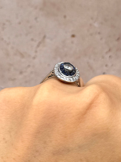 Bague Art-Déco Saphir 0.80 carat &amp; Diamants 0.27 carat "Clarance"