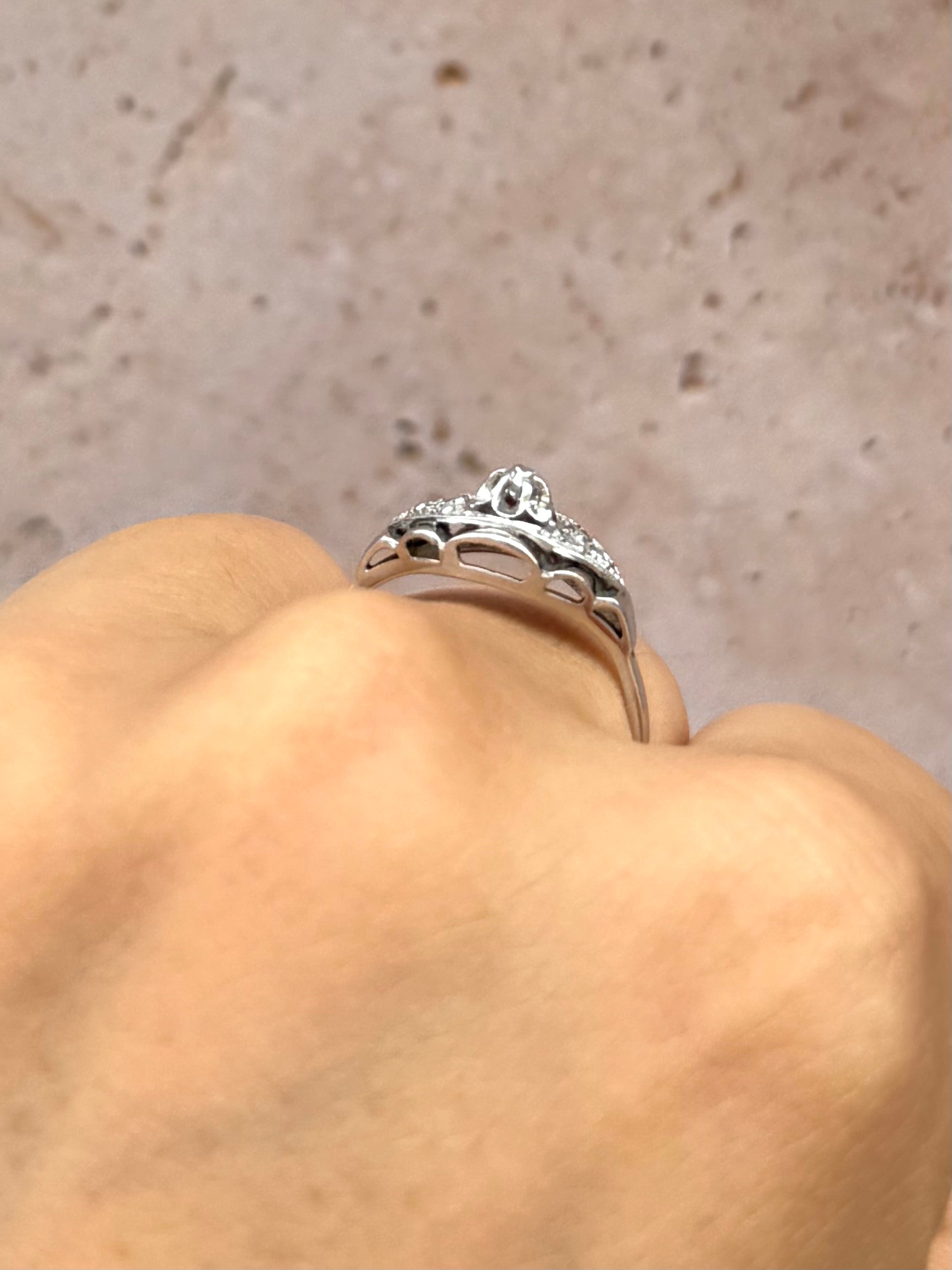 Anillo Art Déco con diamantes "Laurie"