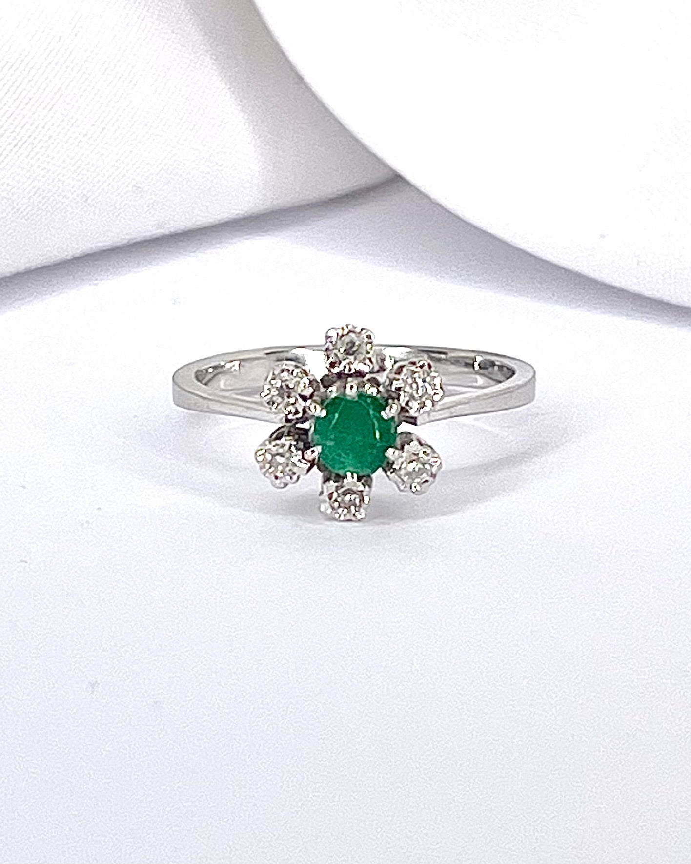 Emerald &amp; Diamond Daisy Ring "Esma"