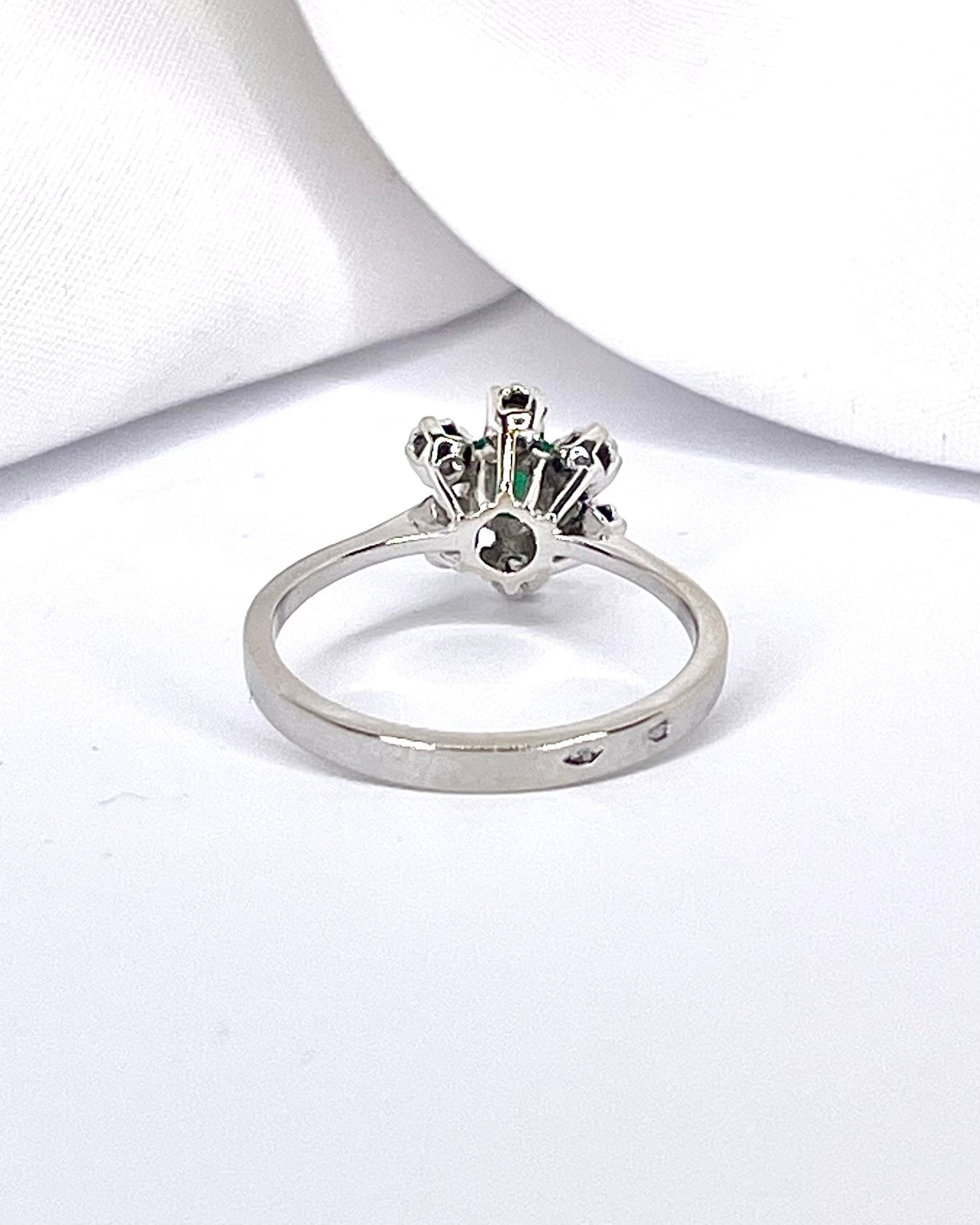 Emerald &amp; Diamond Daisy Ring "Esma"