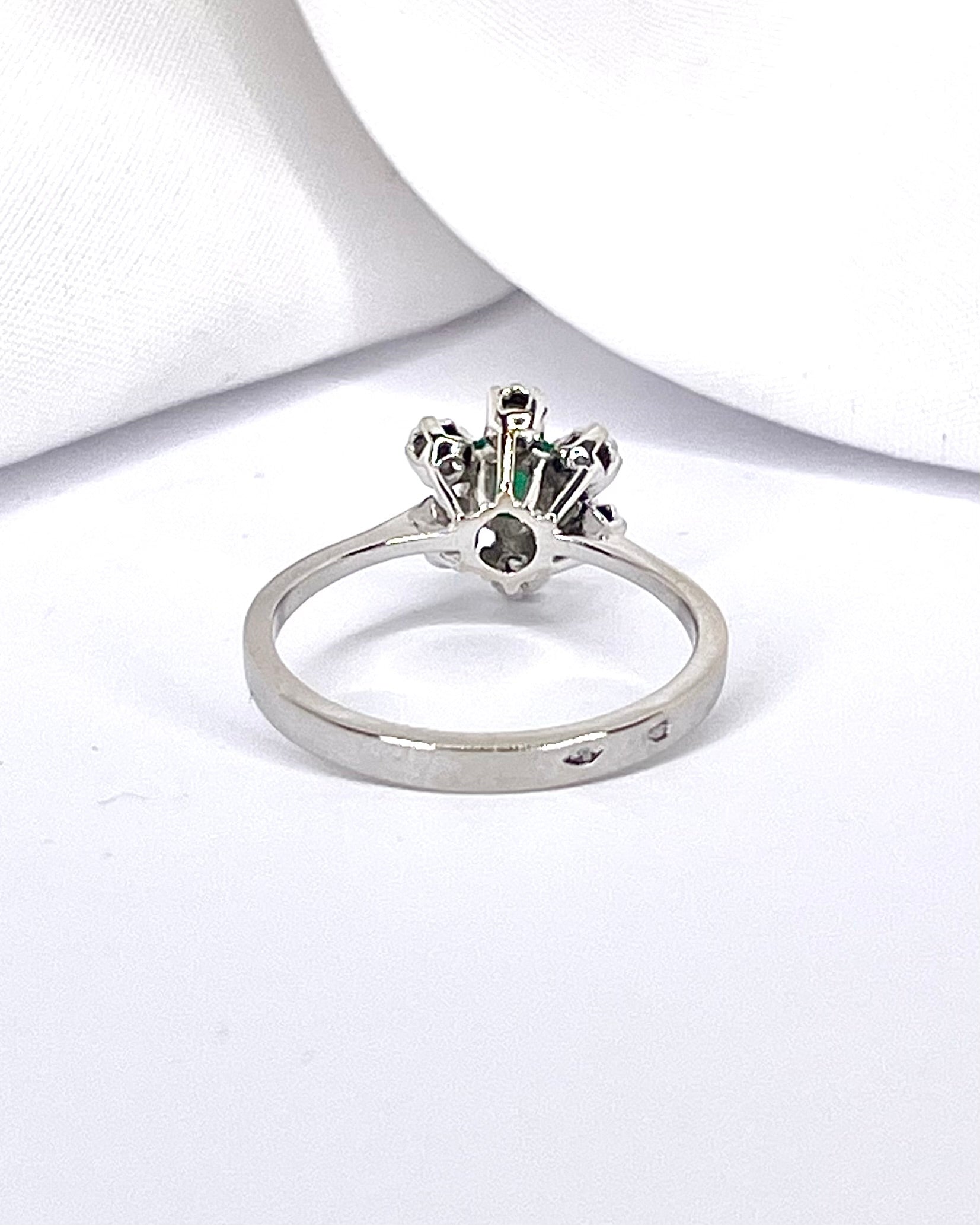 Emerald &amp; Diamond Daisy Ring "Esma"