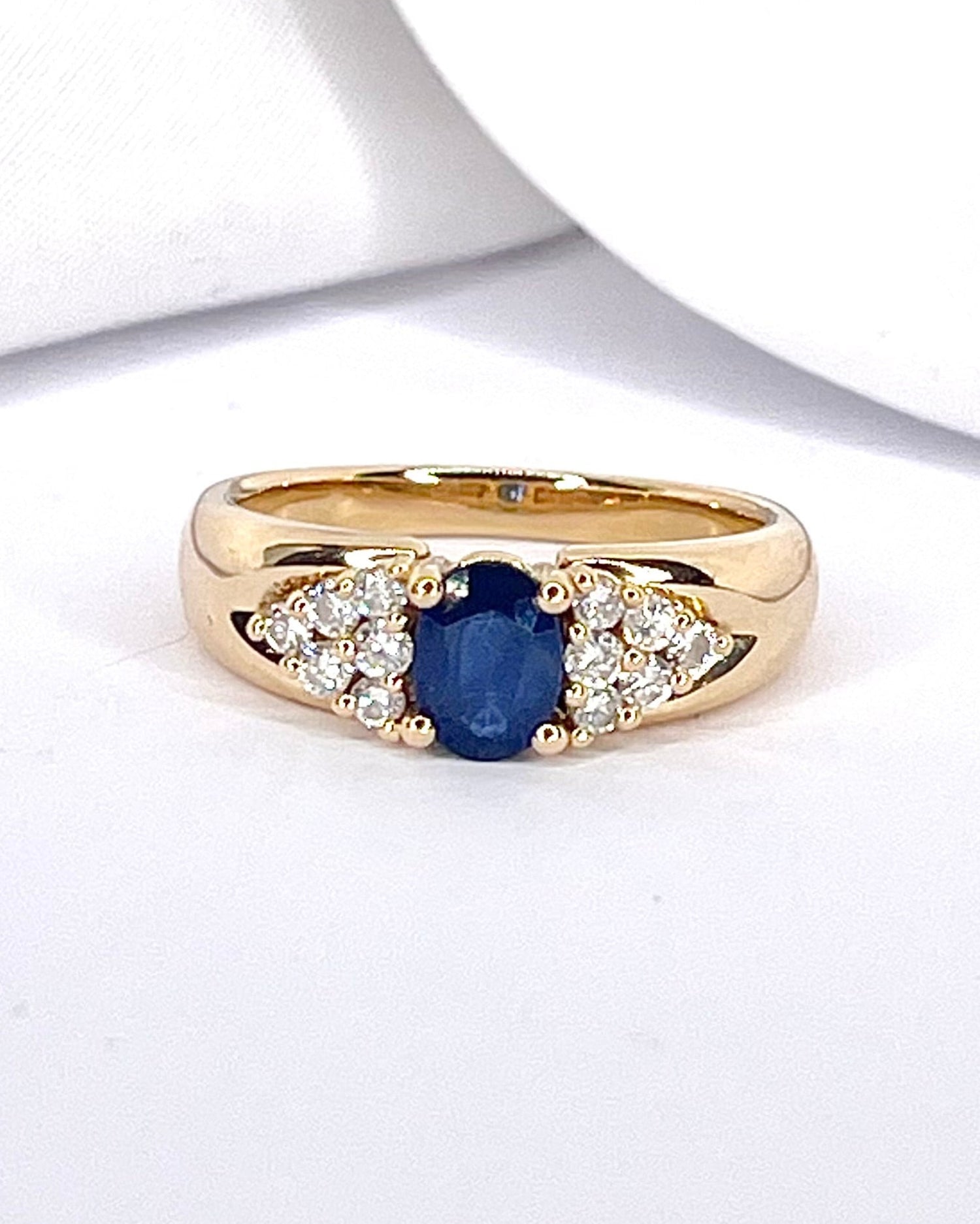Anillo Trilogía Banda Zafiro 1 quilate y Diamantes 0,48 quilates "Ornella"
