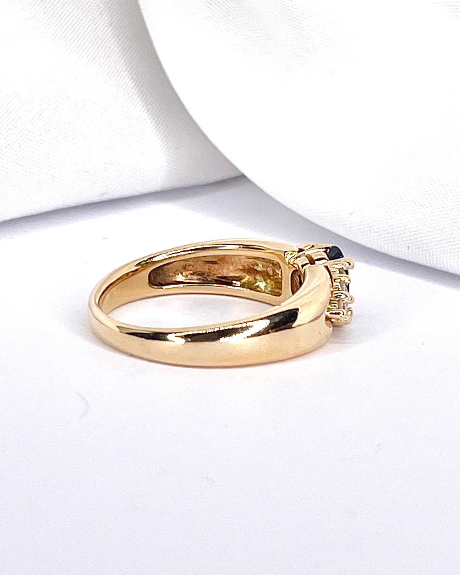 Anillo Trilogía Banda Zafiro 1 quilate y Diamantes 0,48 quilates "Ornella"