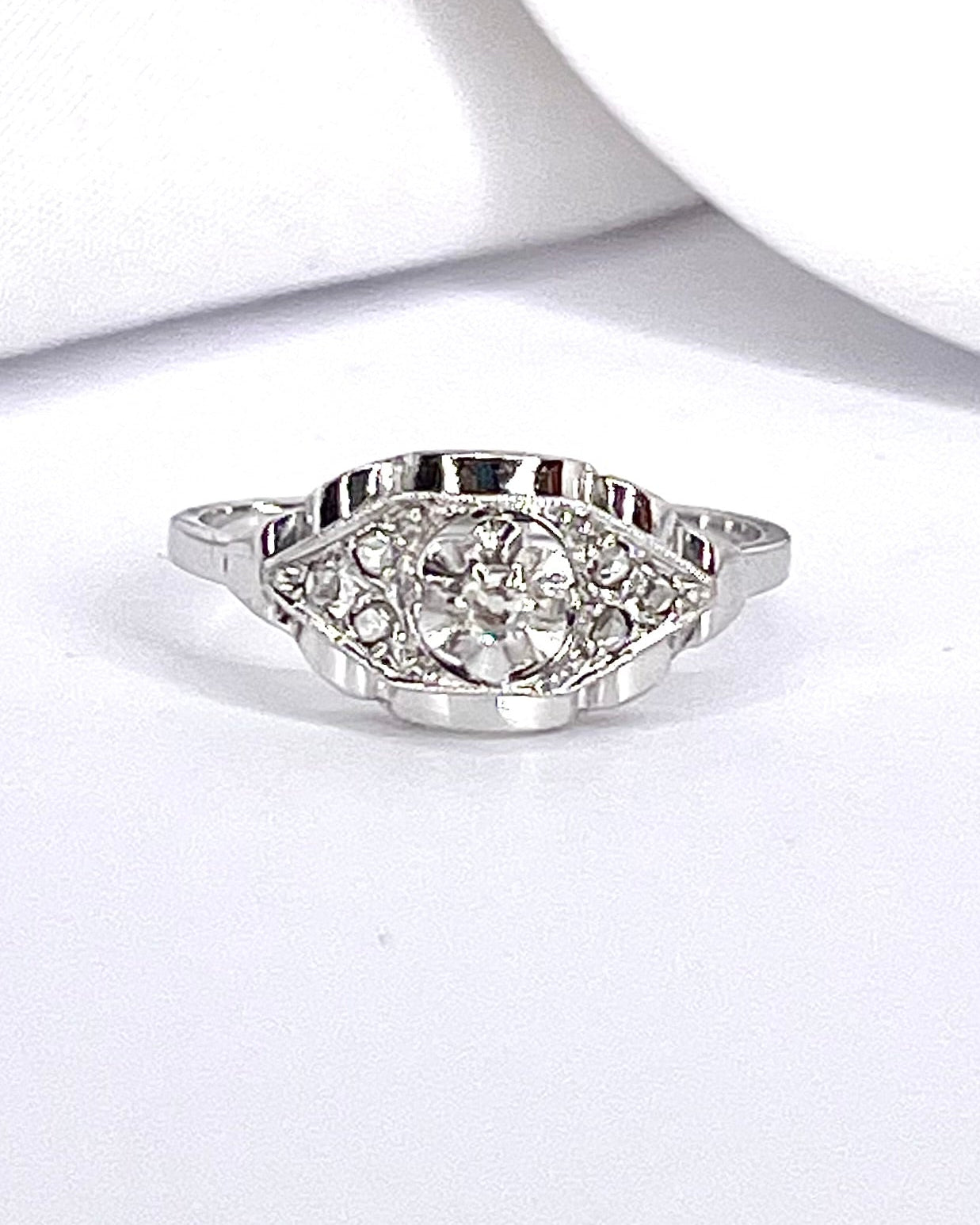 Anillo Art Déco con diamantes "Laurie"