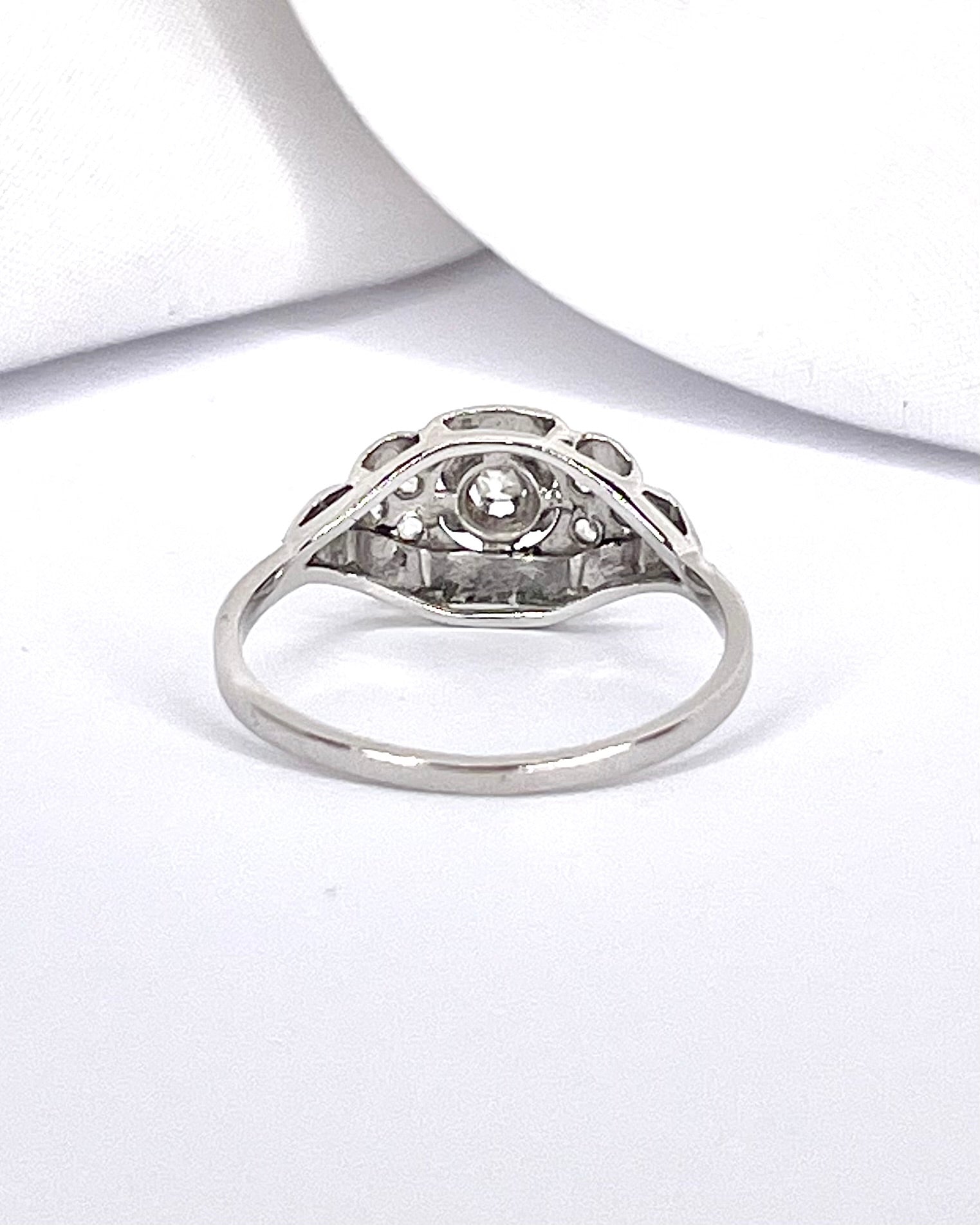 Anillo Art Déco con diamantes "Laurie"